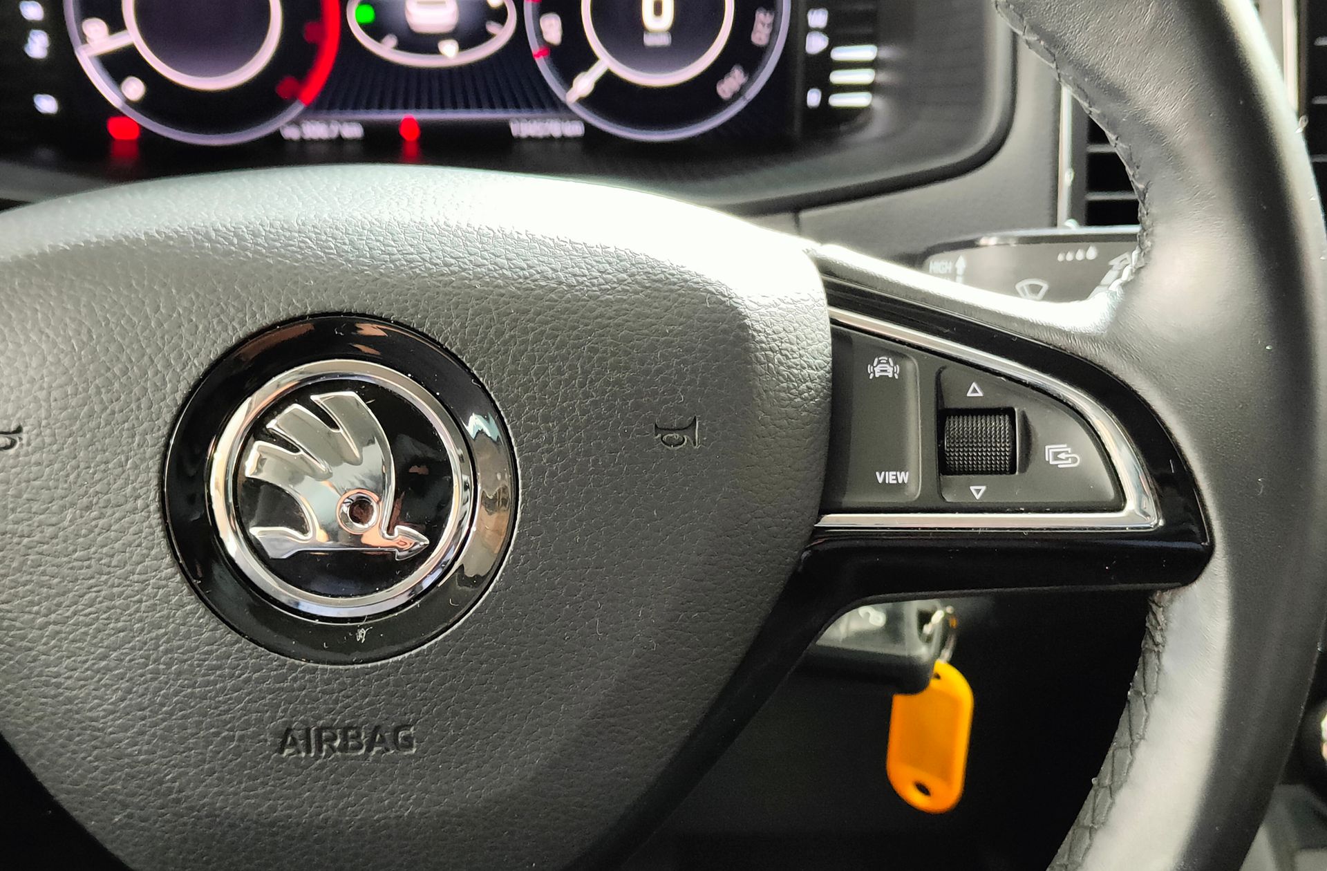 Škoda Karoq 1.6 TDI Ambition - foto 29