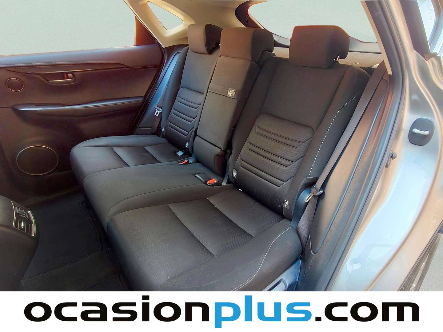 Foto asientos traseros Lexus NX Lexus NX 300h Business 2WD (197 CV)