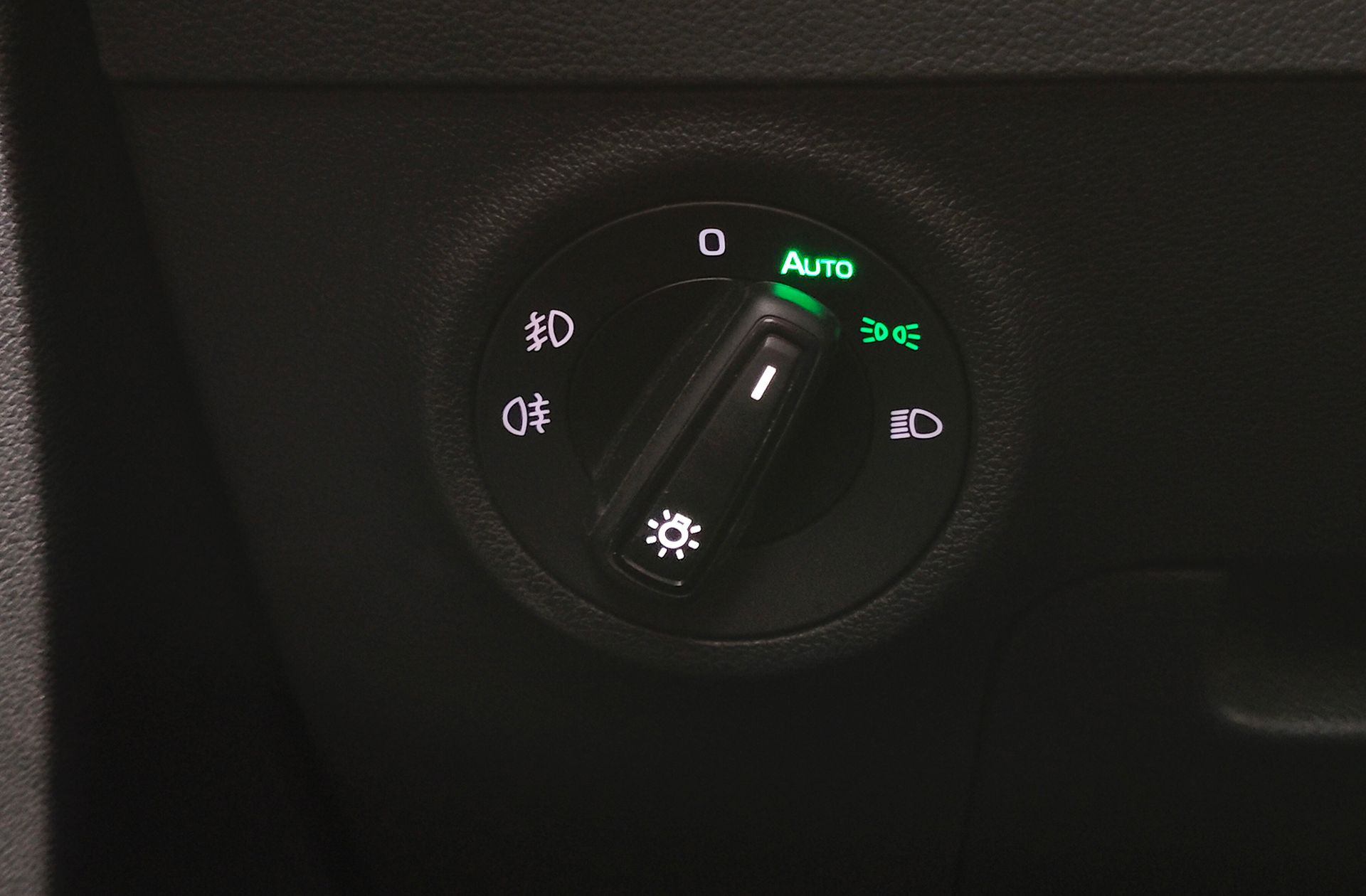 Škoda Karoq 2.0 TDI Selection 85 - foto 12