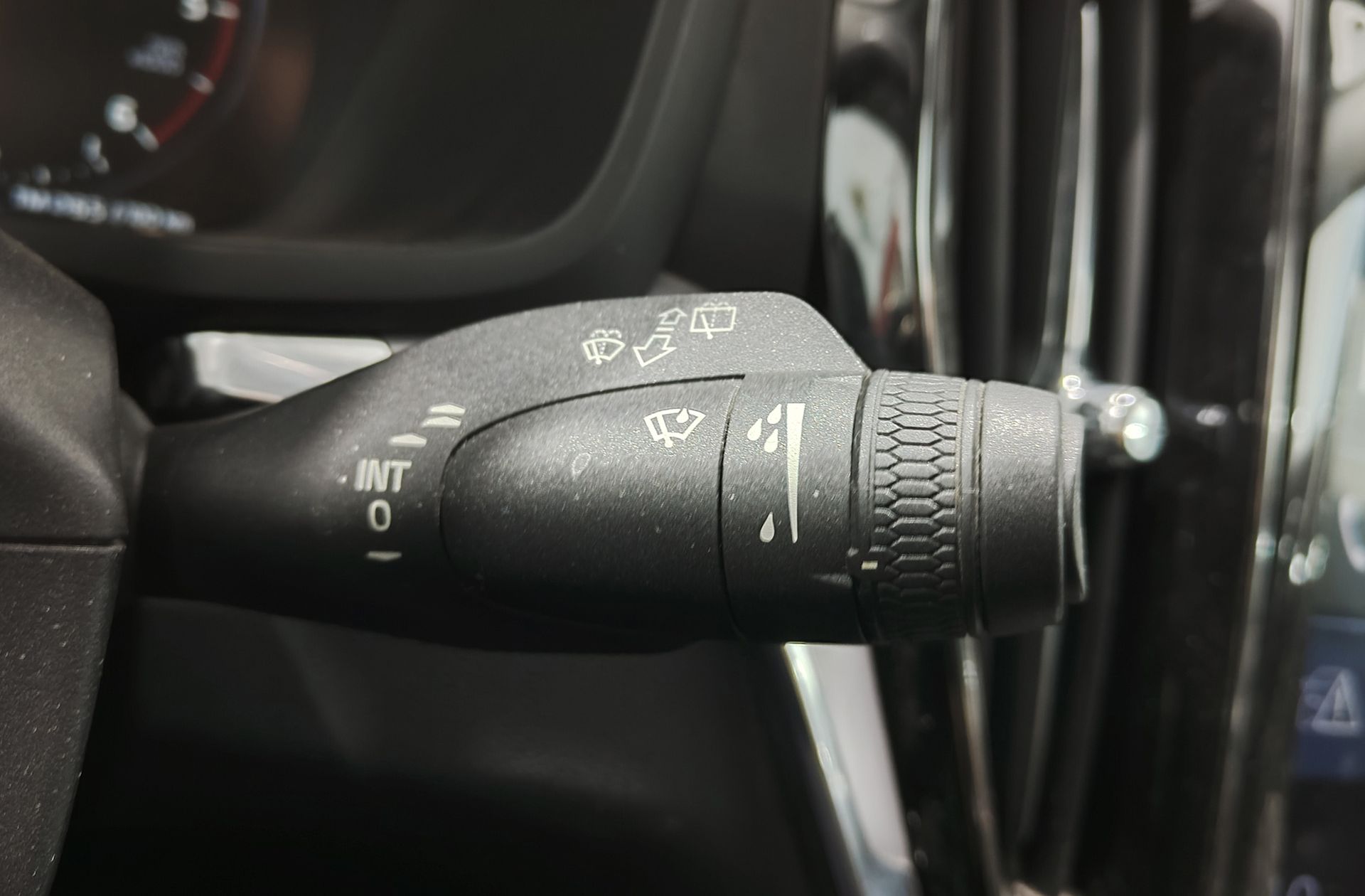 Volvo V60 D4 Momentum - foto 32