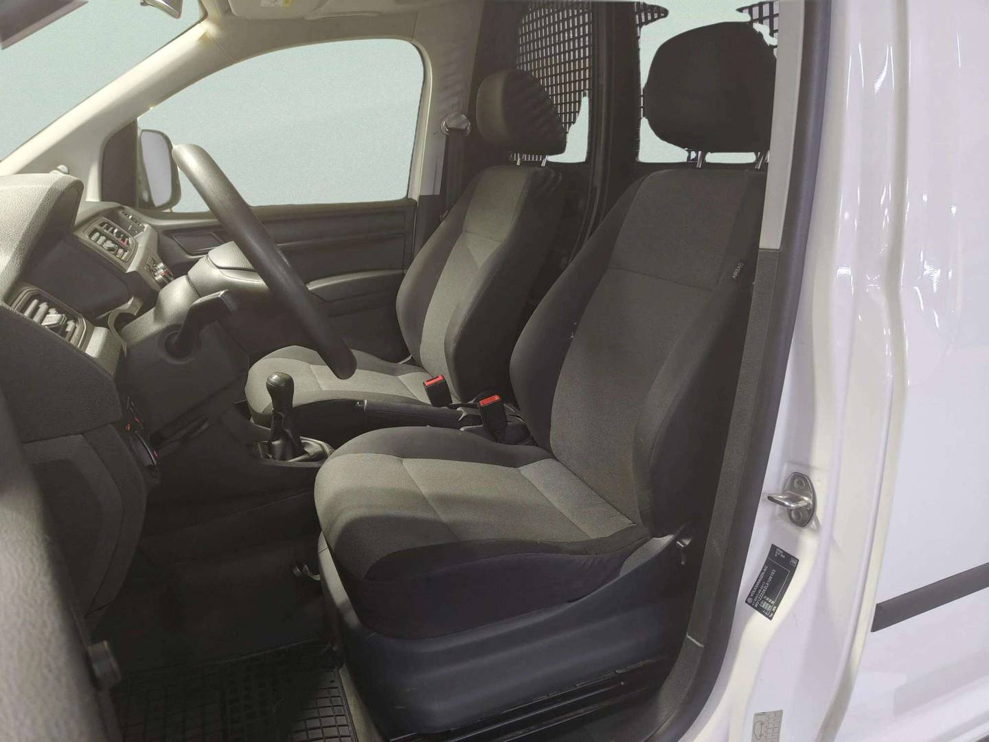 Foto asientos delanteros Volkswagen Caddy Volkswagen Caddy Profesional Furgón 2.0 TDI (102 CV)