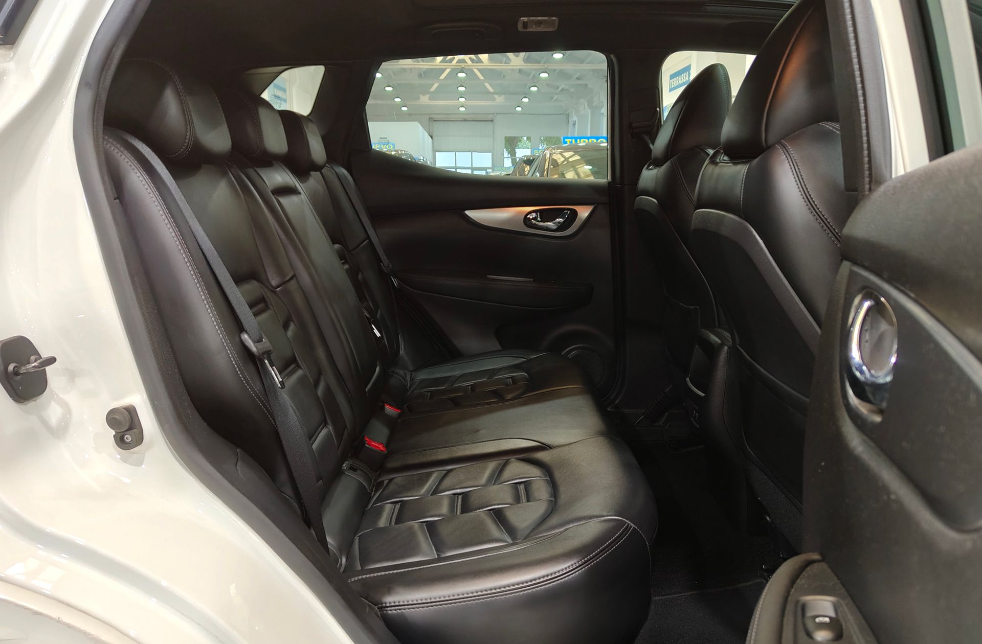 Nissan Qashqai dCi 150 Tekna+ - foto 23