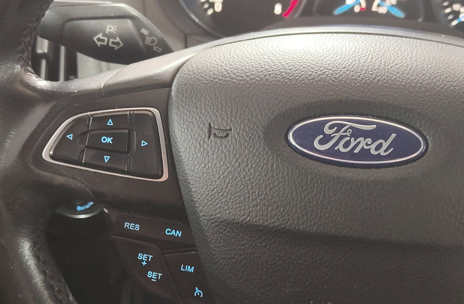 Ford Focus 1.0 EcoBoost Business - foto 28