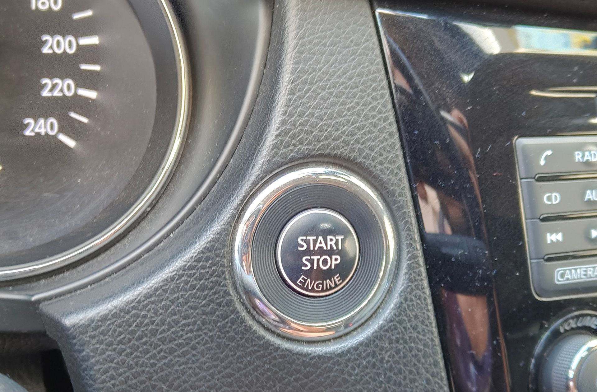 Nissan Qashqai 1.6 dCi Tekna Premium 4x2 XTronic - foto 31