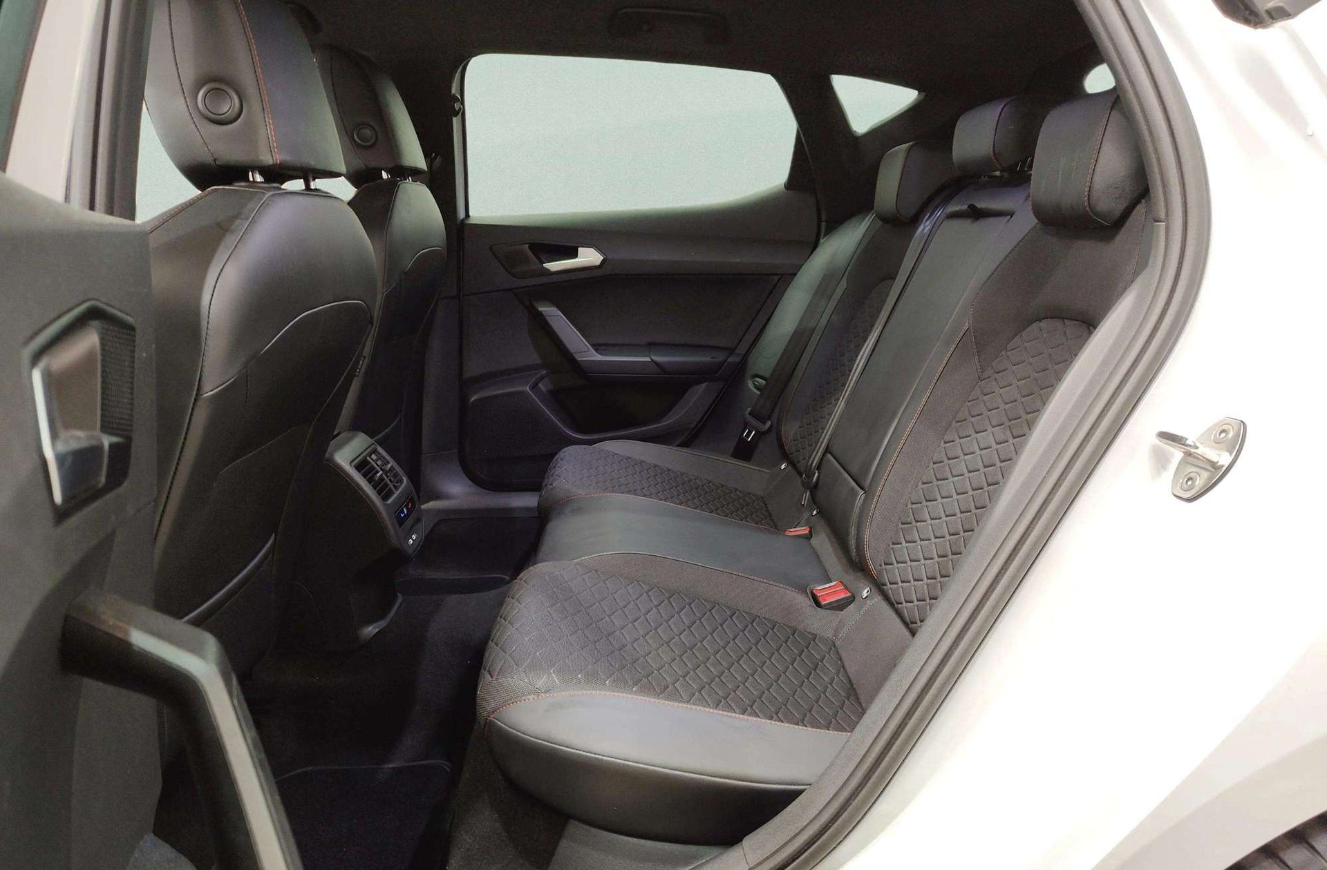 SEAT León 1.0 eTSI FR 25 Aniversario DSG - foto 14
