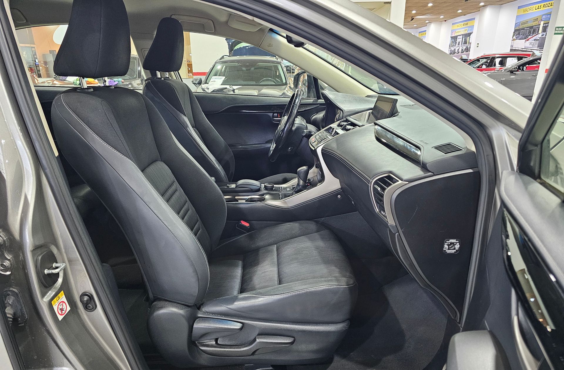 Lexus NX 300h Corporate 2WD - foto 18