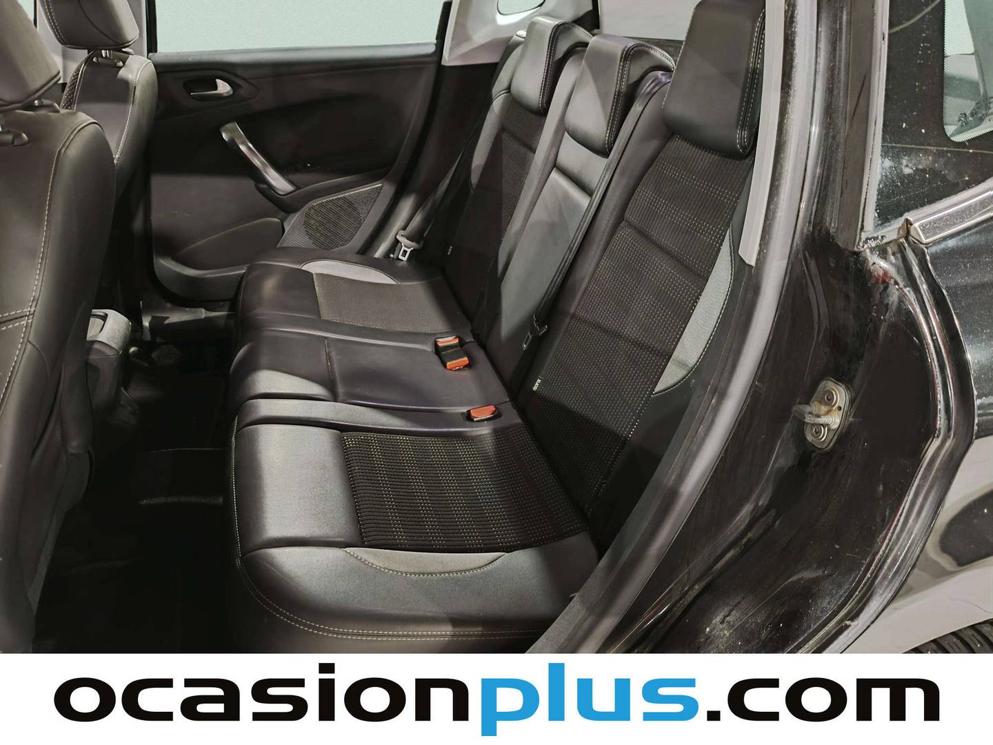 Foto asientos traseros Peugeot 2008 Peugeot 2008 e-HDI 92 Allure (92 CV)