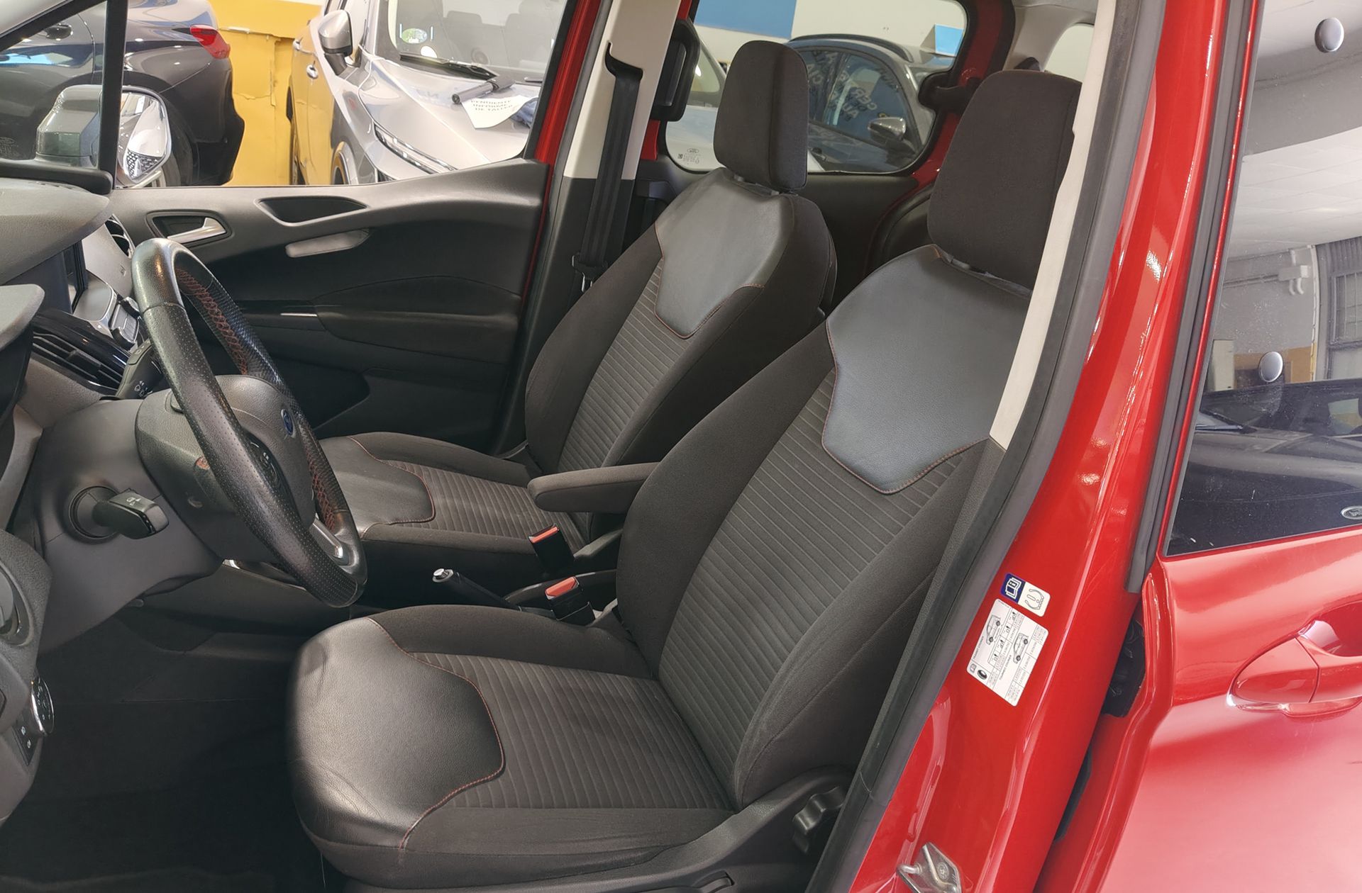 Ford Tourneo Courier 1.0 EcoBoost Sport - foto 11