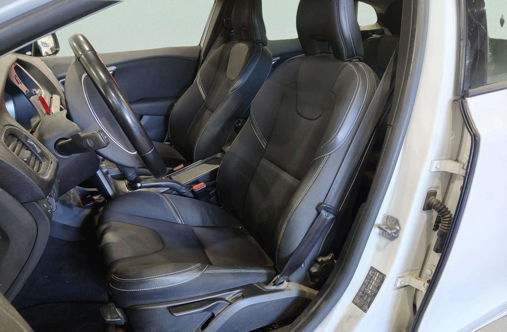 Volvo V40 D3 Momentum - foto 8
