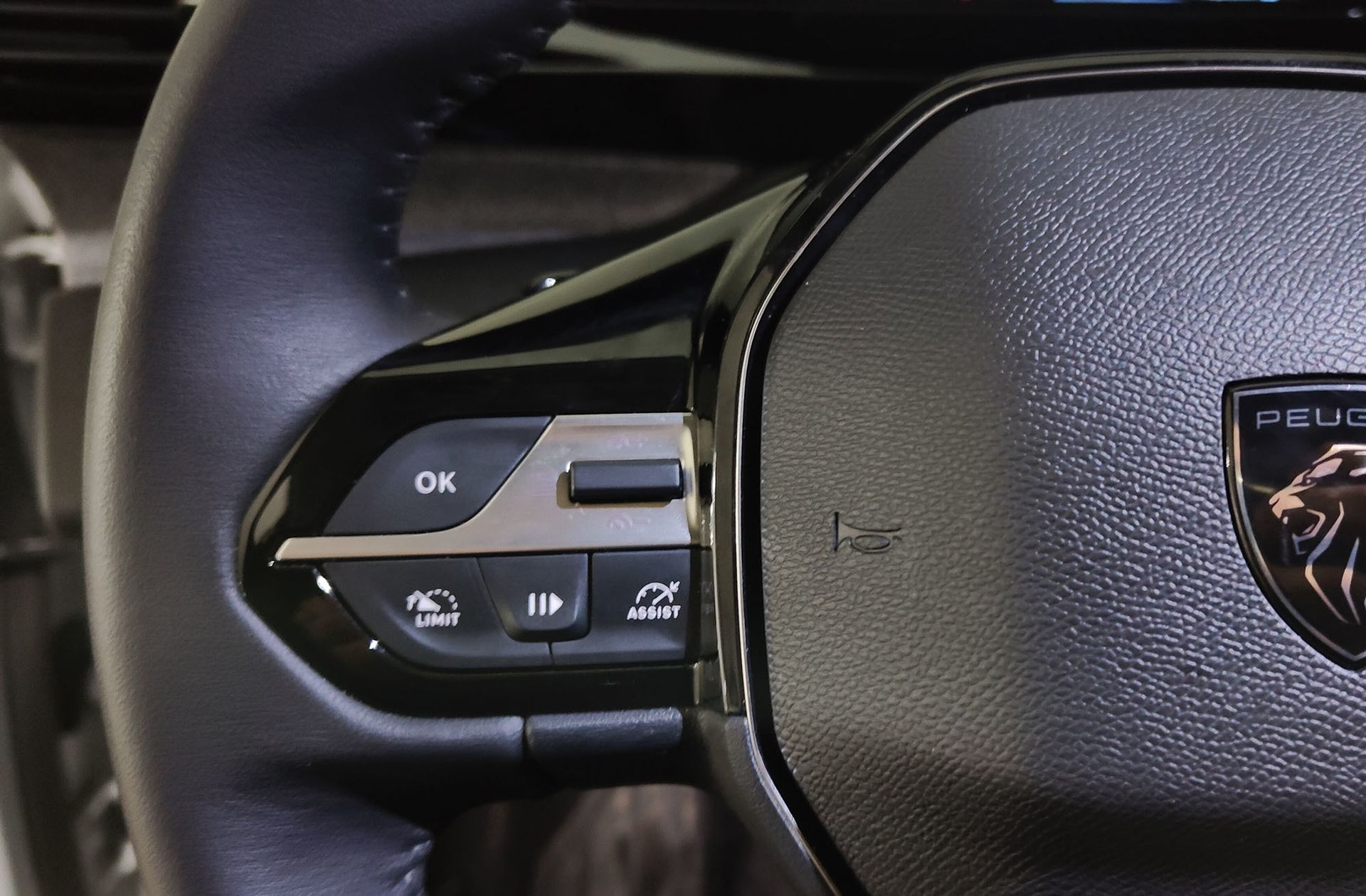 Peugeot 308 Allure Hybrid eDCS6 - foto 27