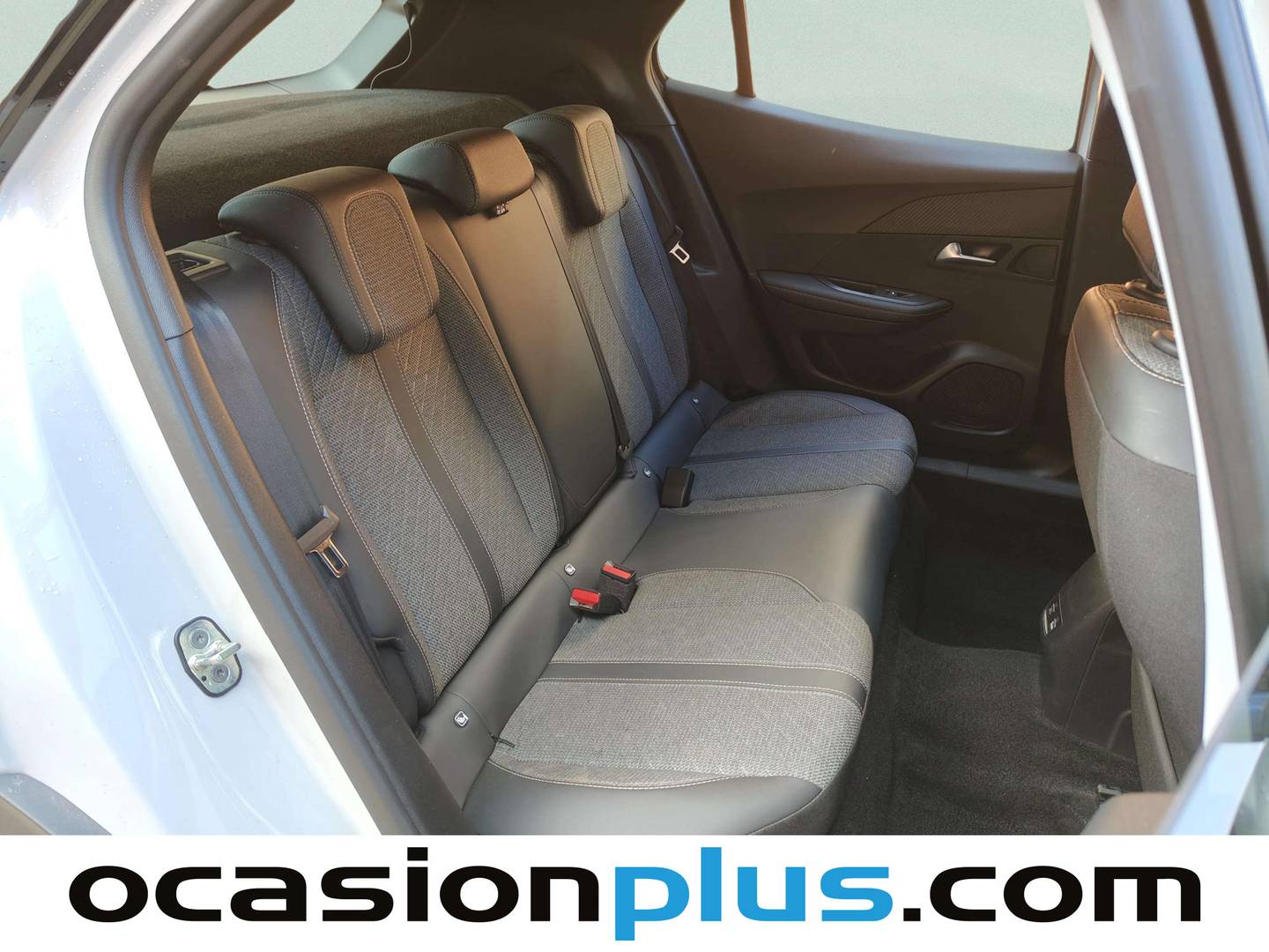 Foto Peugeot 2008 Peugeot 2008 Allure Hybrid eDCS6 (136 CV)