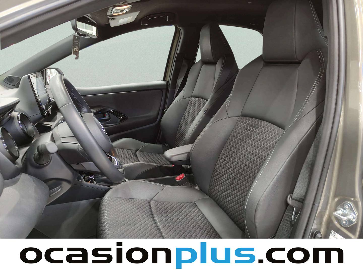 Foto asientos delanteros Toyota Yaris Toyota Yaris 1.5 120H Style Plus (116 CV)