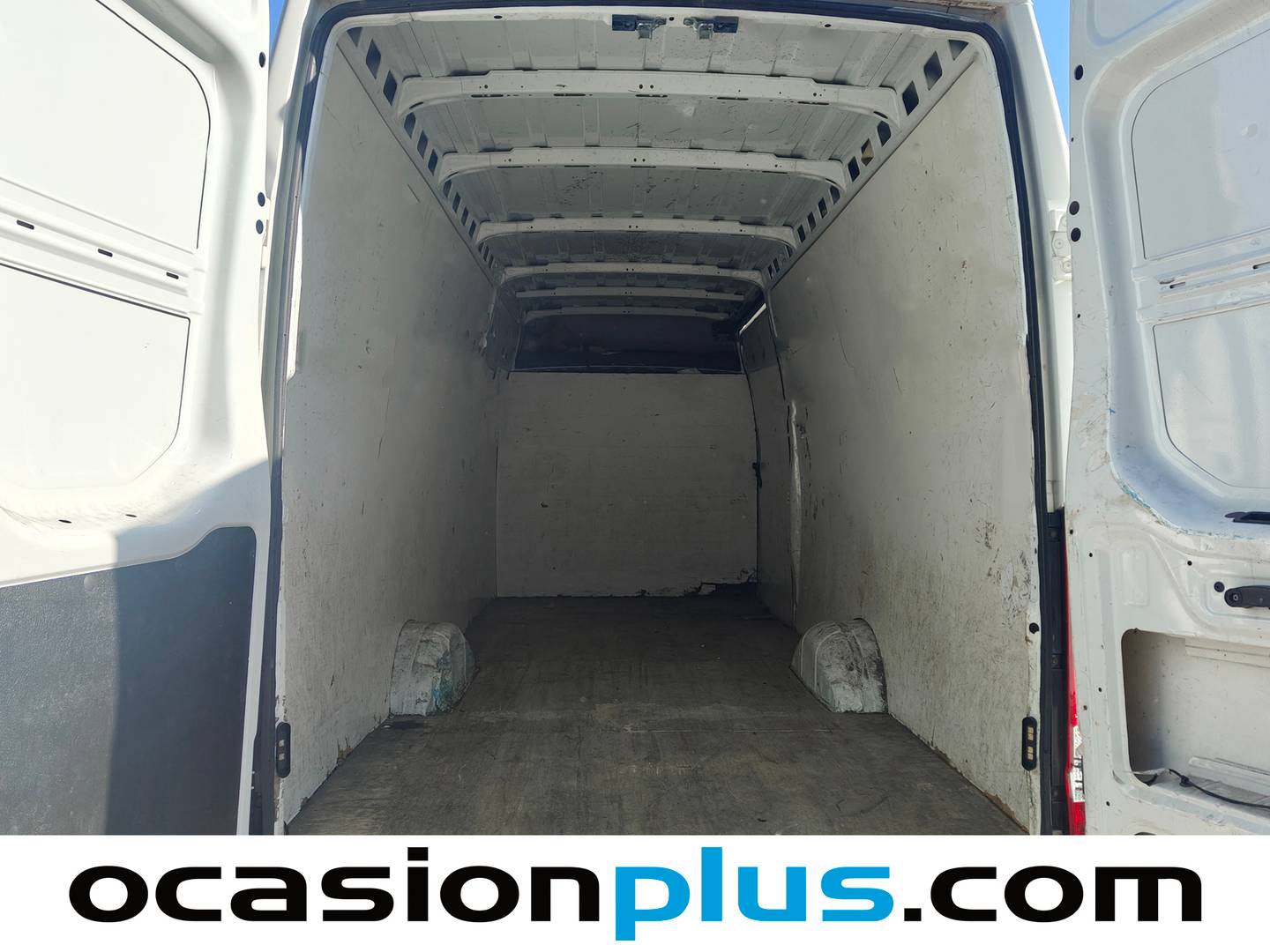 Foto asientos traseros Iveco Daily Iveco Daily Furgon 2.3 TD 35S 16S V 4100/H3 (156 CV)