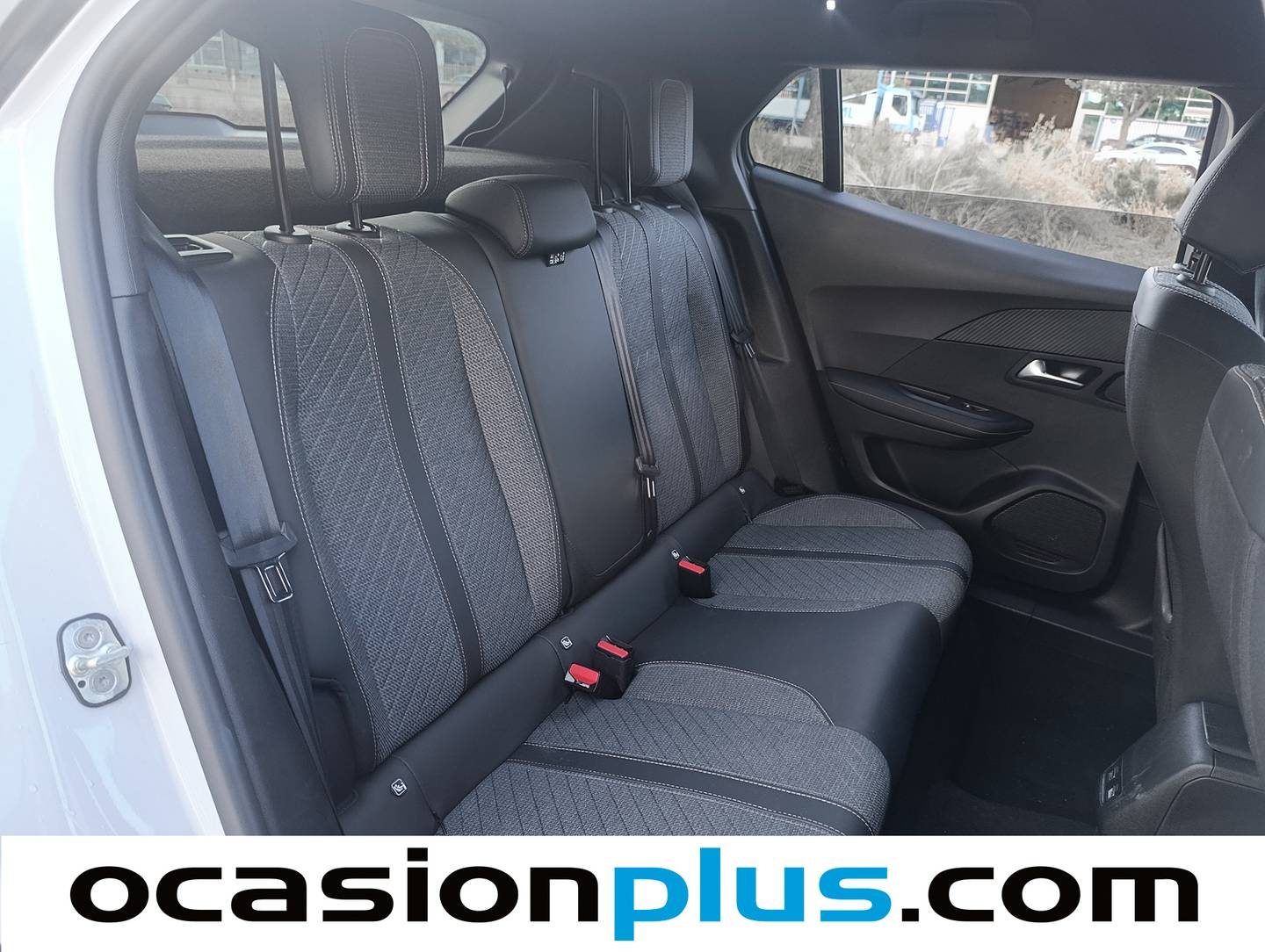 Peugeot 2008 Peugeot 2008 Allure Hybrid eDCS6 (145 CV) km 0