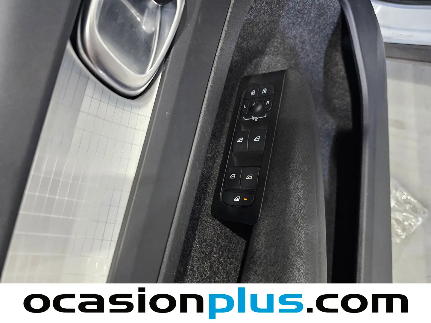 Foto Volvo XC40 Volvo XC40 B3 G Momentum Pro Auto (163 CV)