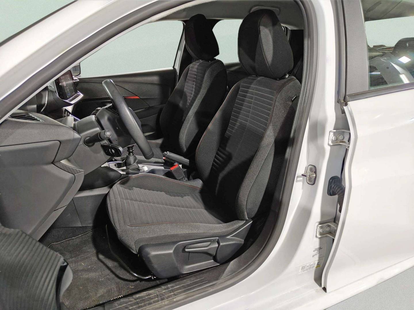 Foto asientos delanteros Peugeot 208 Peugeot 208 PureTech 100 Active Pack (100 CV)