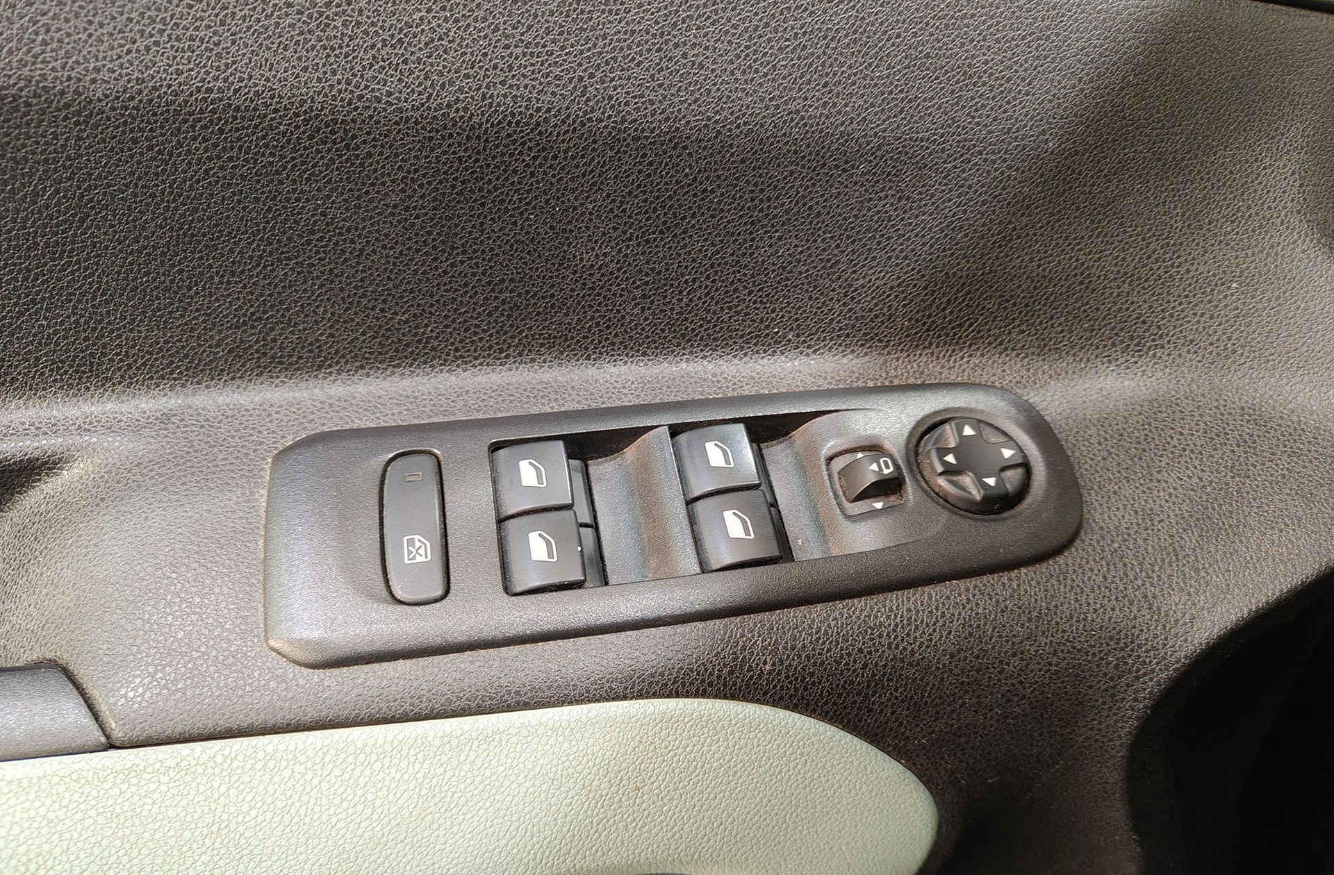 Citroën Berlingo BlueHDi 130 Talla M Shine - foto 31