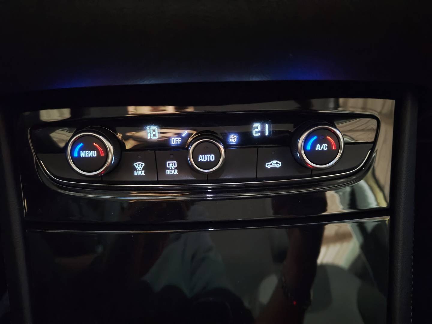 Foto Opel Grandland X Opel Grandland X 1.6 CDTi Selective (120 CV)