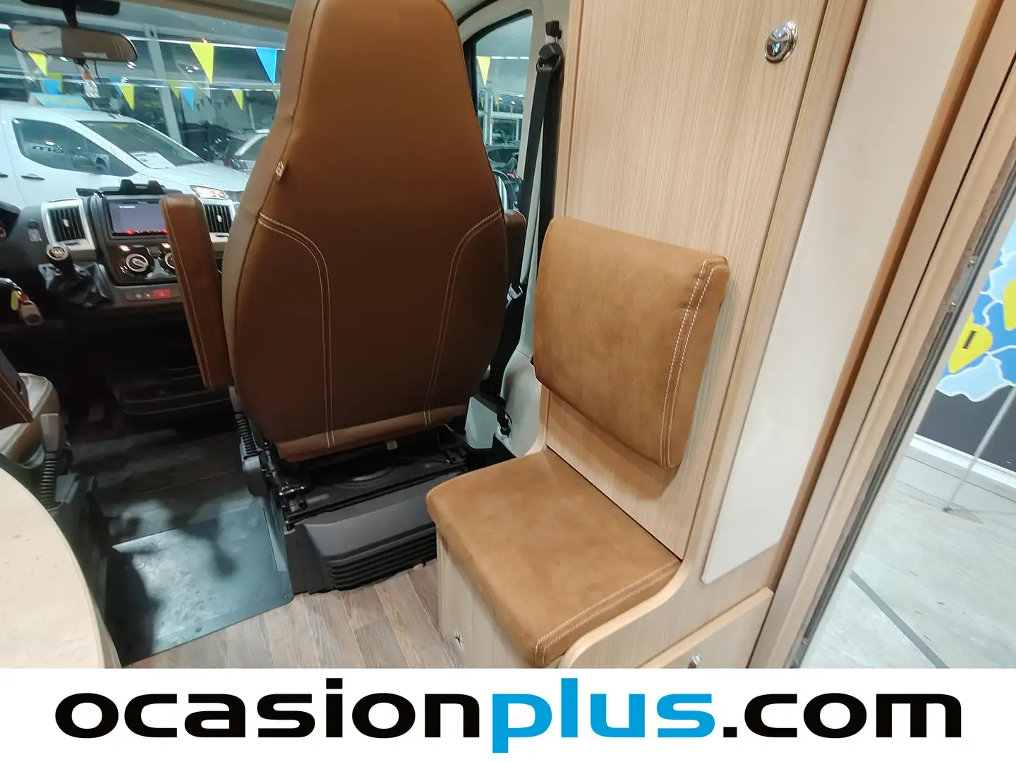 Foto Burstner BT5902 Burstner BT5902 TRAVEL VAN T-590 (150 CV)