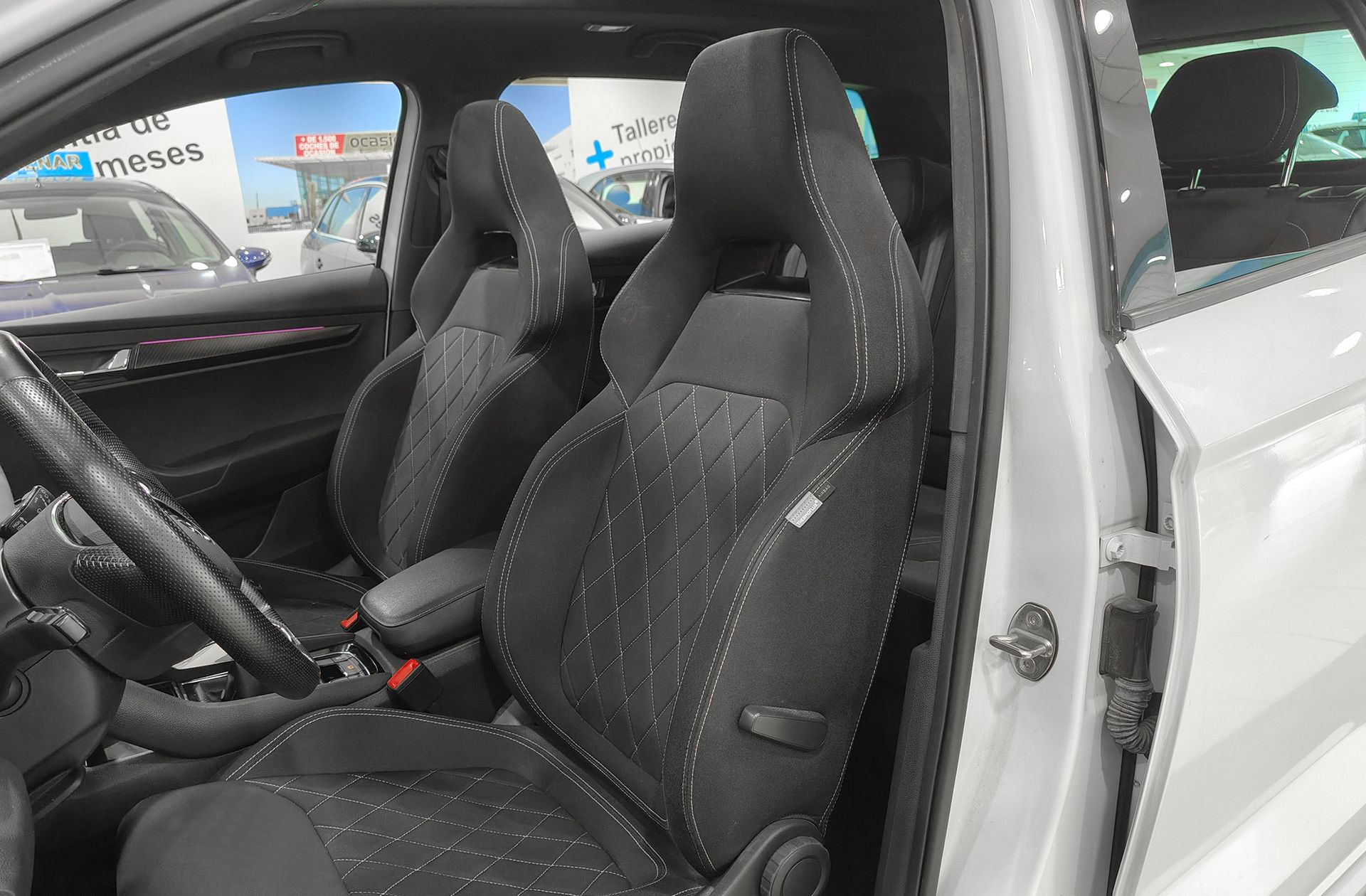 Škoda Karoq 2.0 TDI Sportline - foto 12