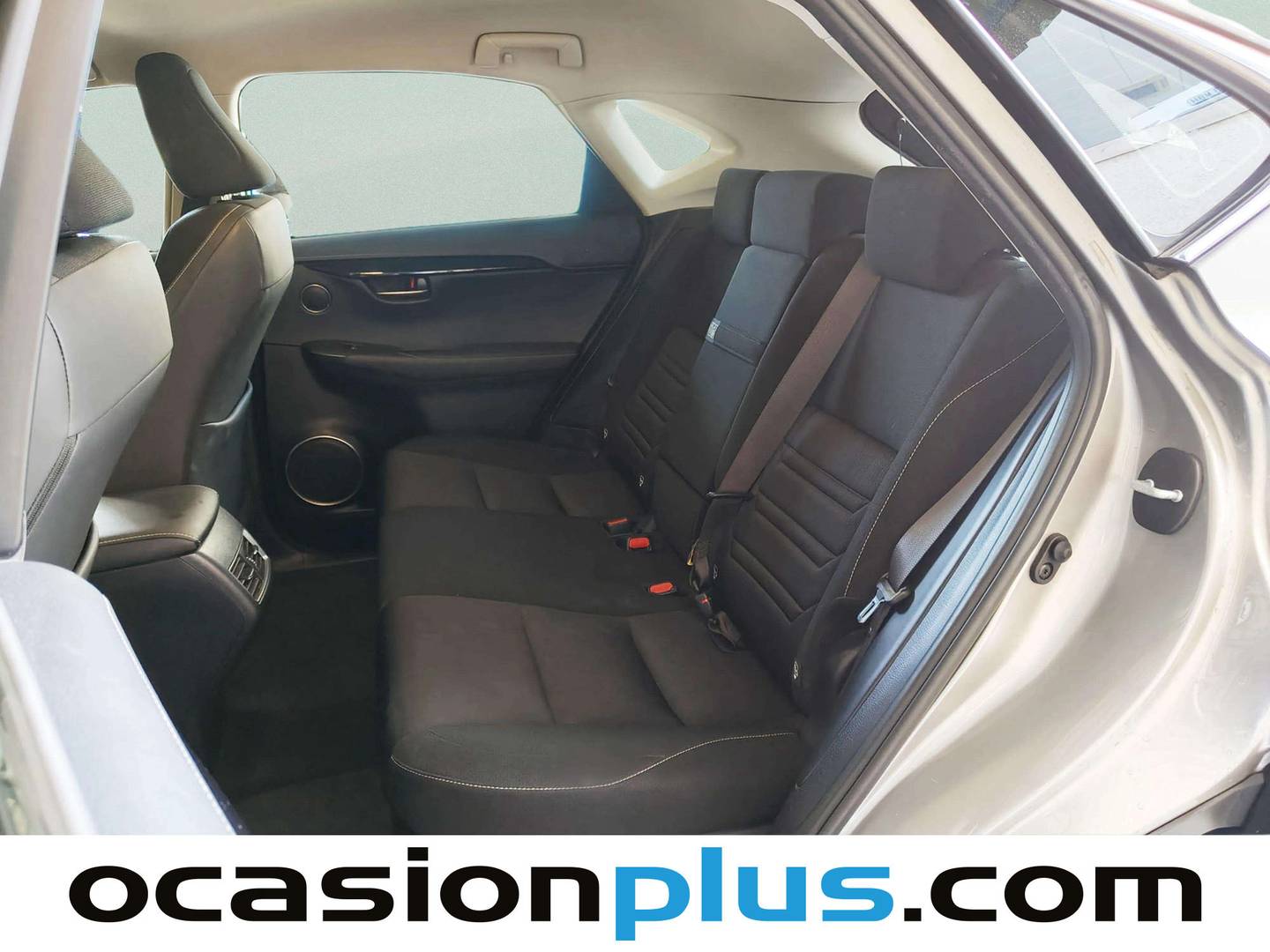 Foto asientos traseros Lexus NX Lexus NX 300h Business Navigation 2WD (197 CV)