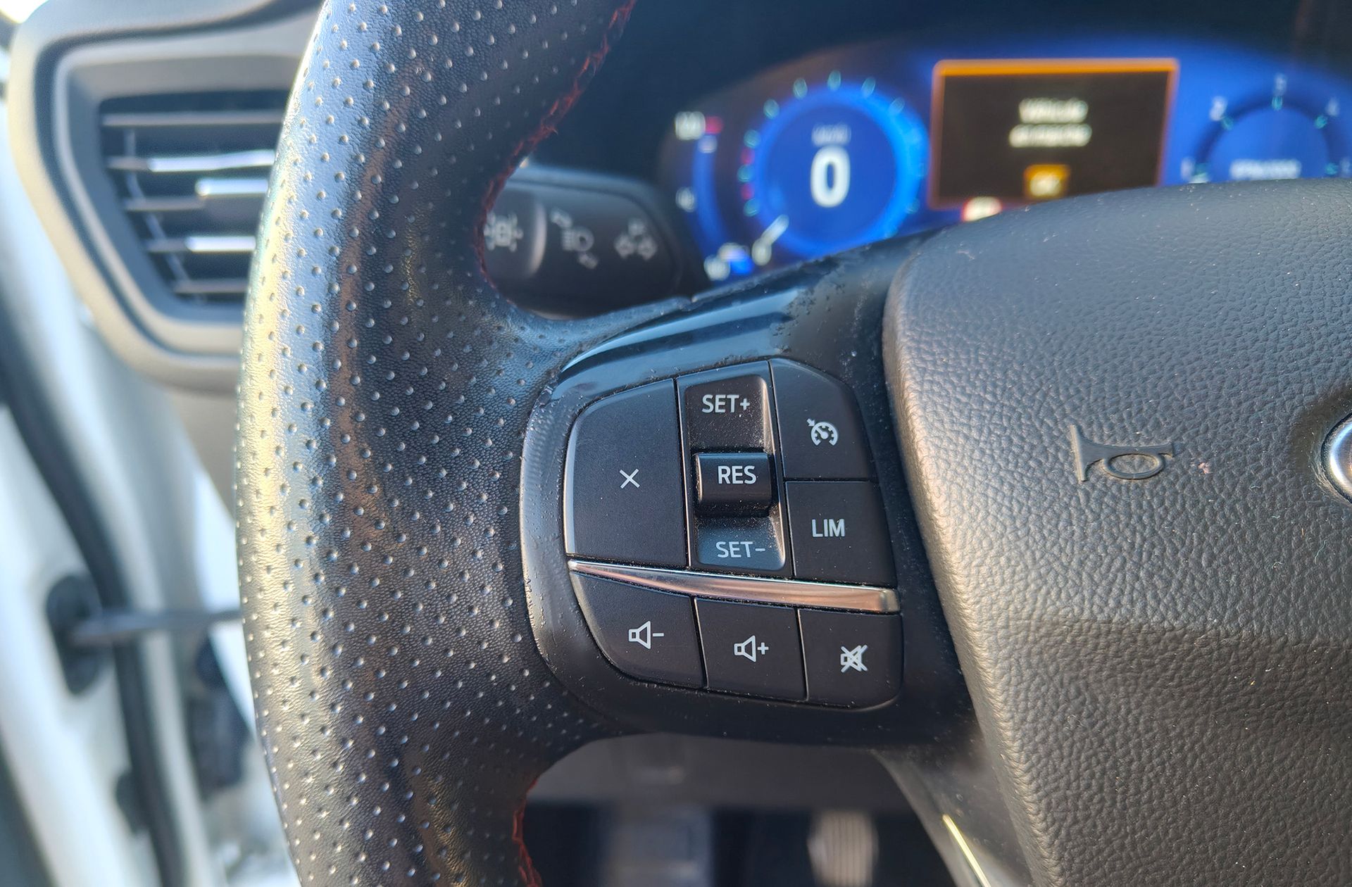 Ford Kuga 1.5 EcoBlue ST-Line - foto 27