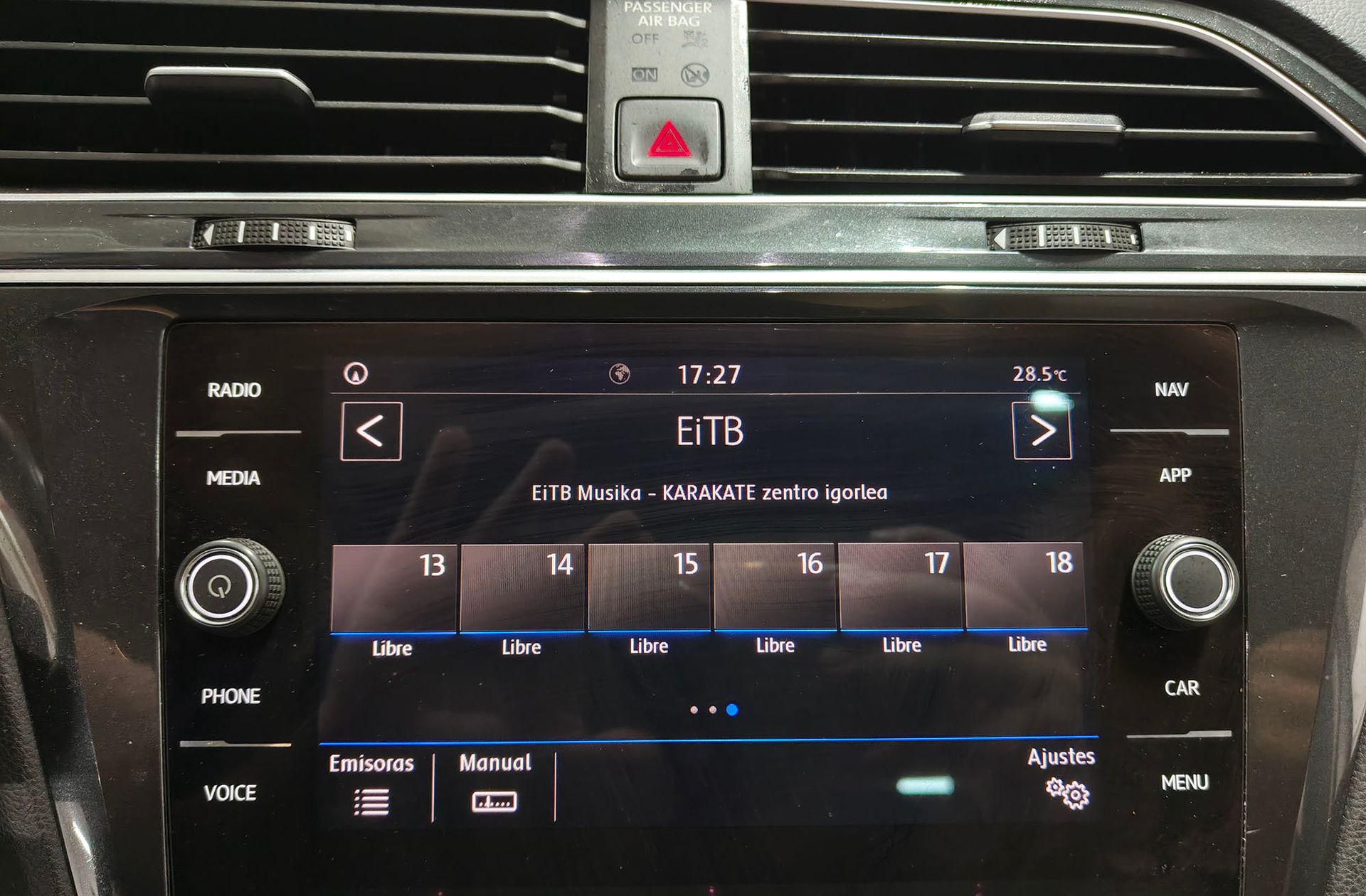 Volkswagen Tiguan Sport 2.0 TDI Pack R-Line - foto 36