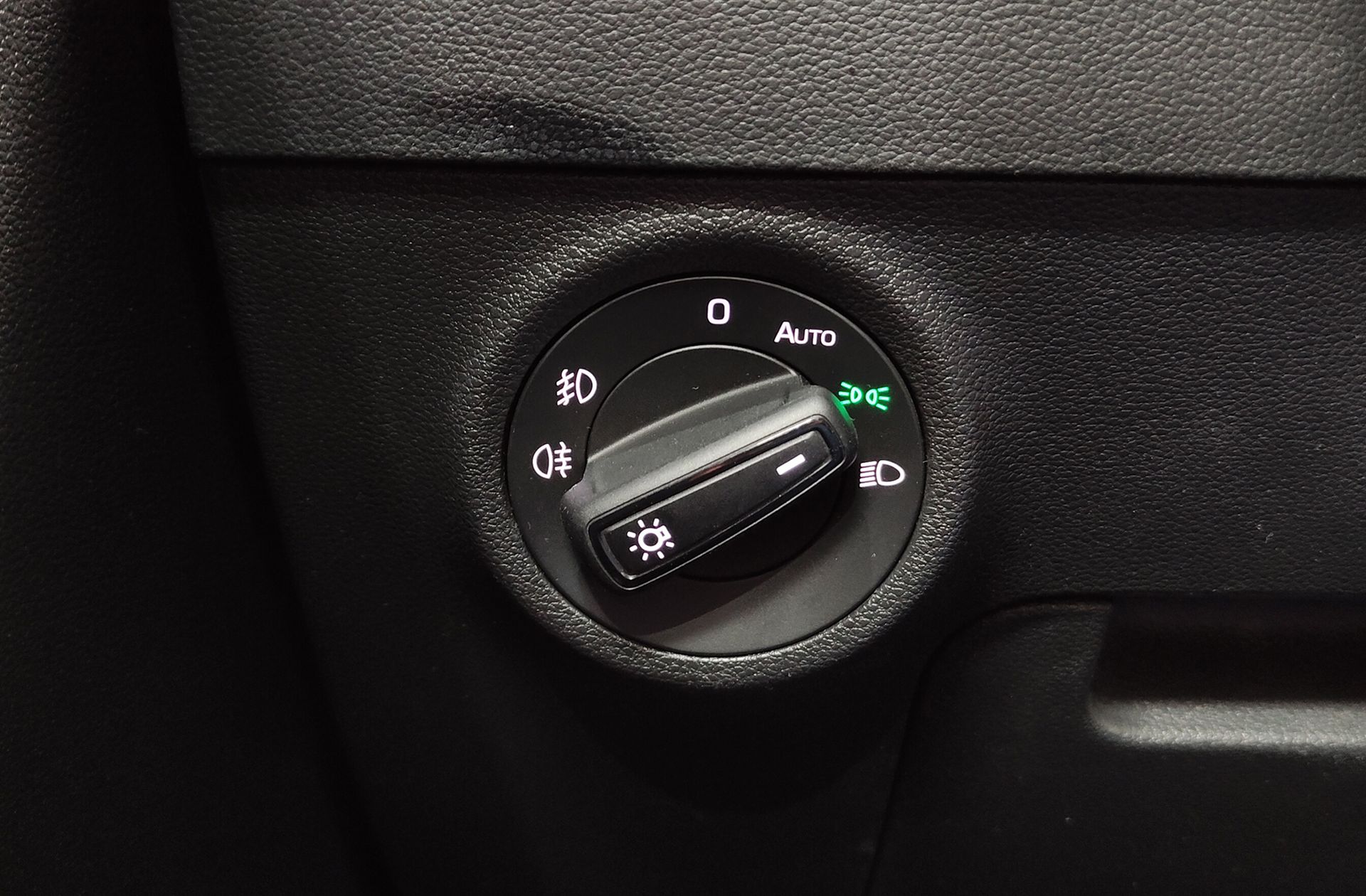 Škoda Karoq 1.5 TSI ACT Ambition DSG - foto 11