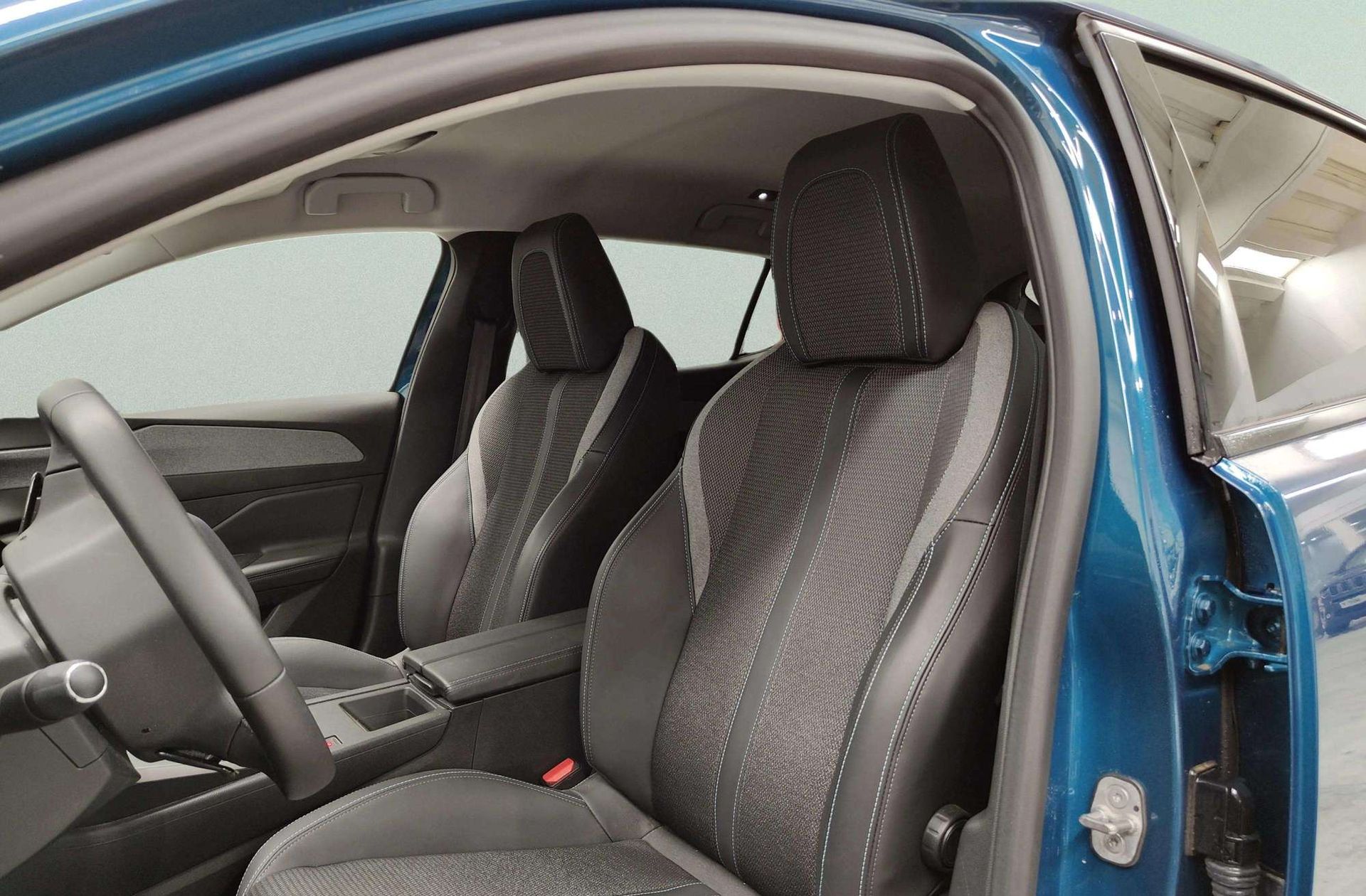 Peugeot 408 Allure Hybrid 145 eDCS6 - foto 7