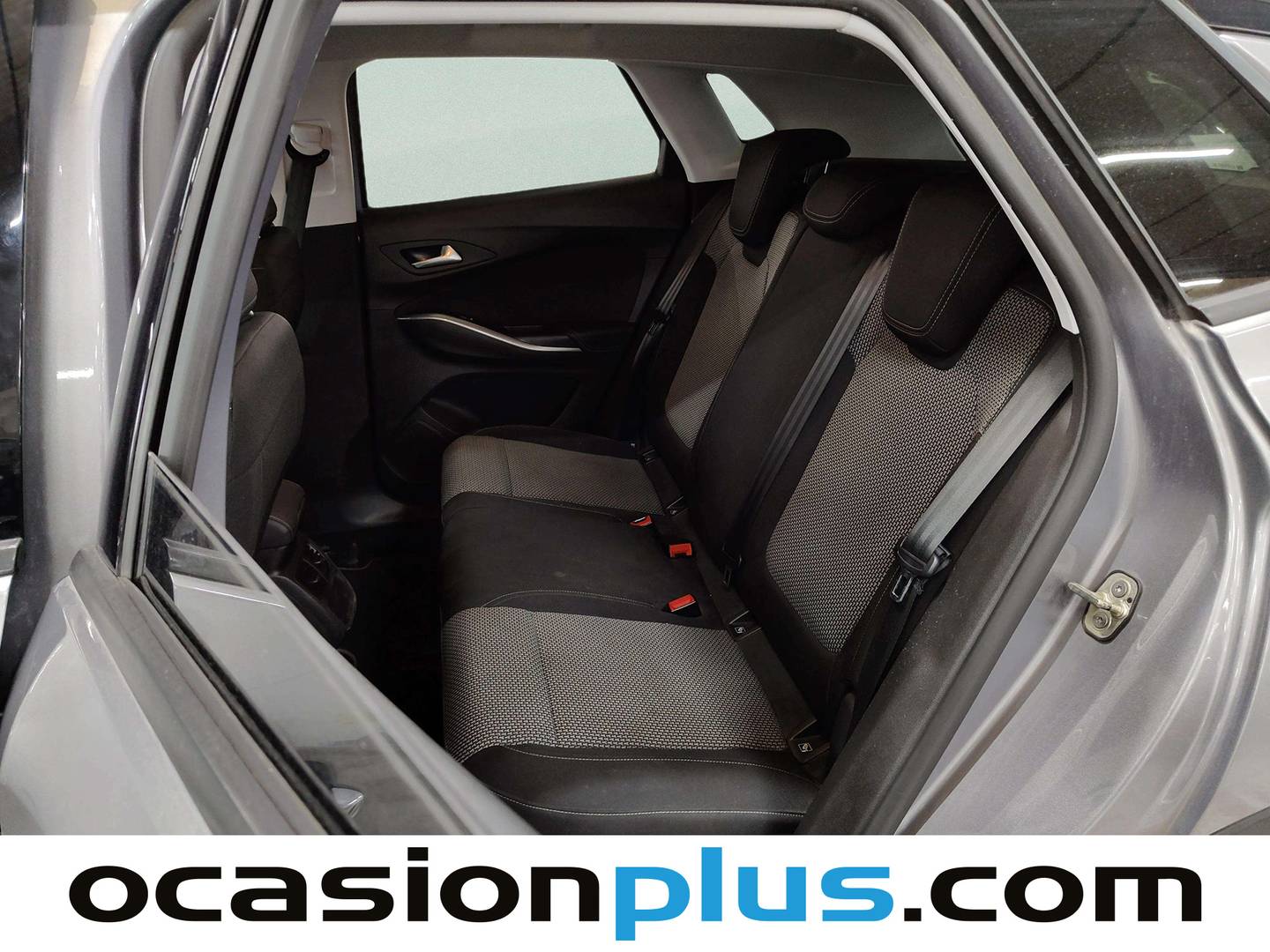Foto asientos traseros Opel Grandland X Opel Grandland X 1.2 Turbo Selective (130 CV)