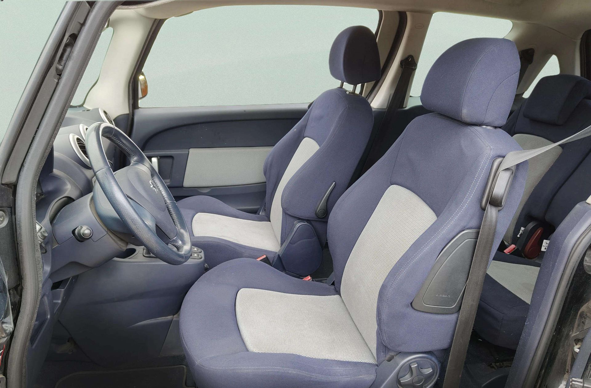 Peugeot 1007 1.4 HDi Sporty - foto 8