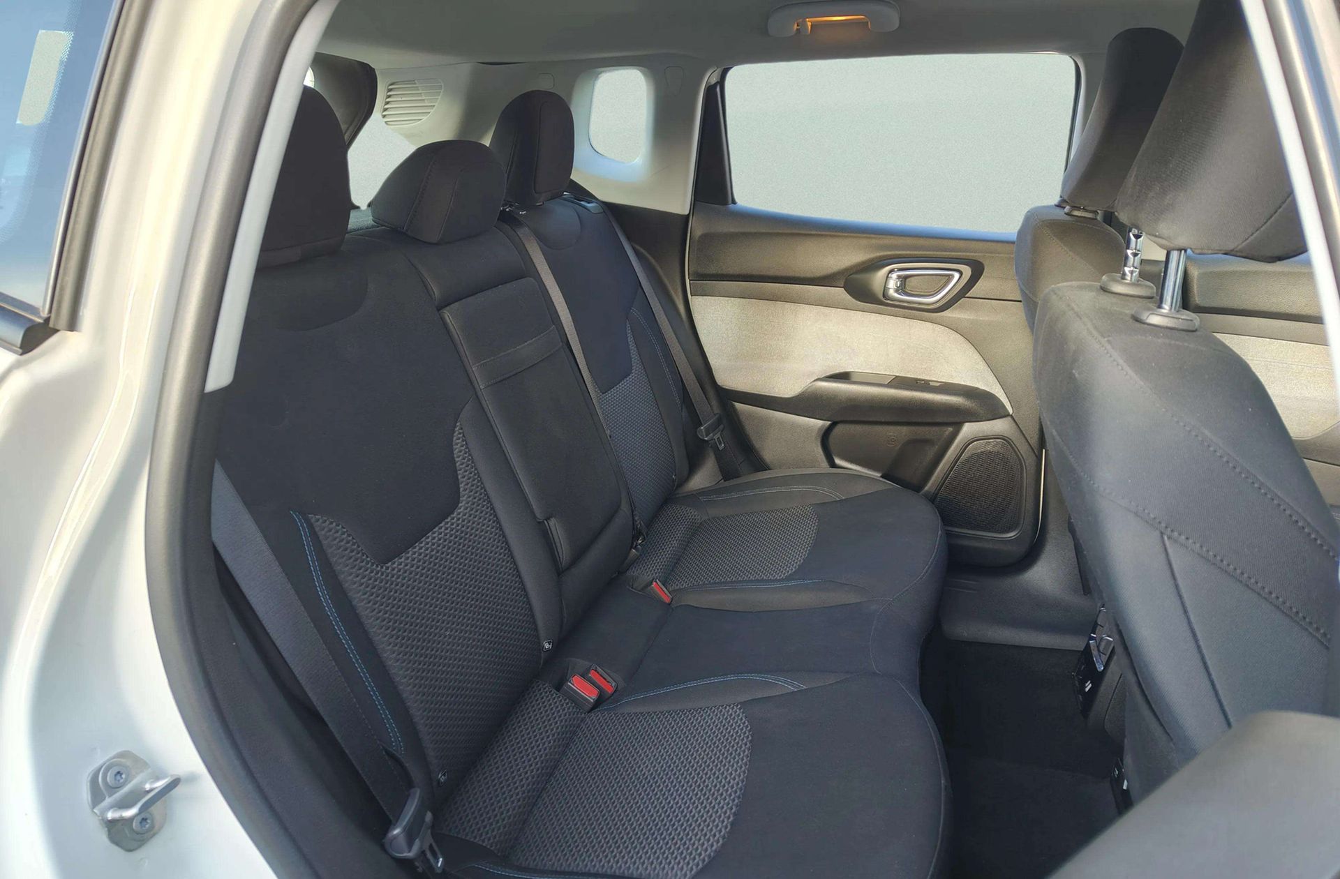 Jeep Compass 1.5 MHEV eHybrid Longitude DCT - foto 12