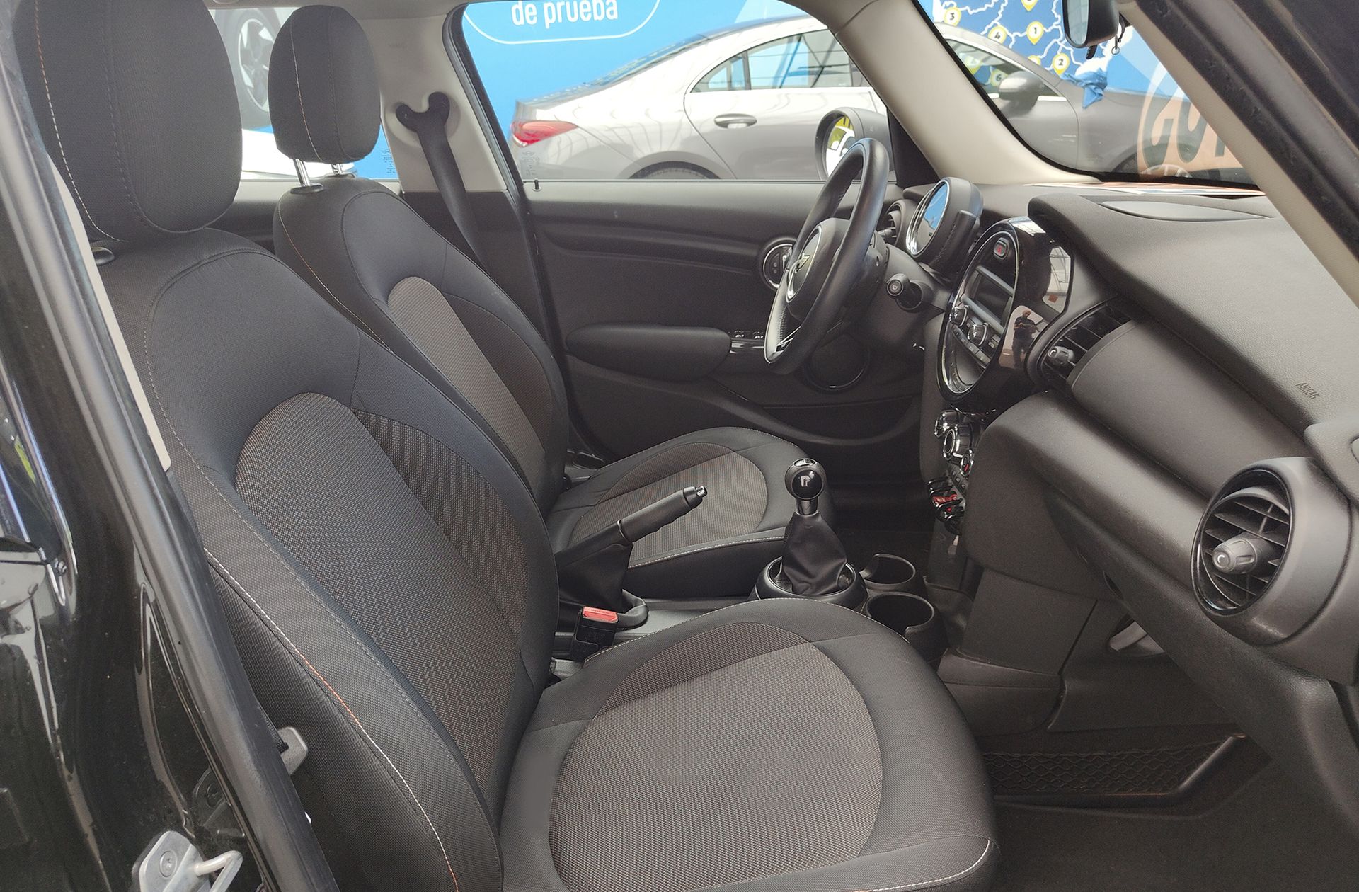 MINI Cooper One D - foto 16