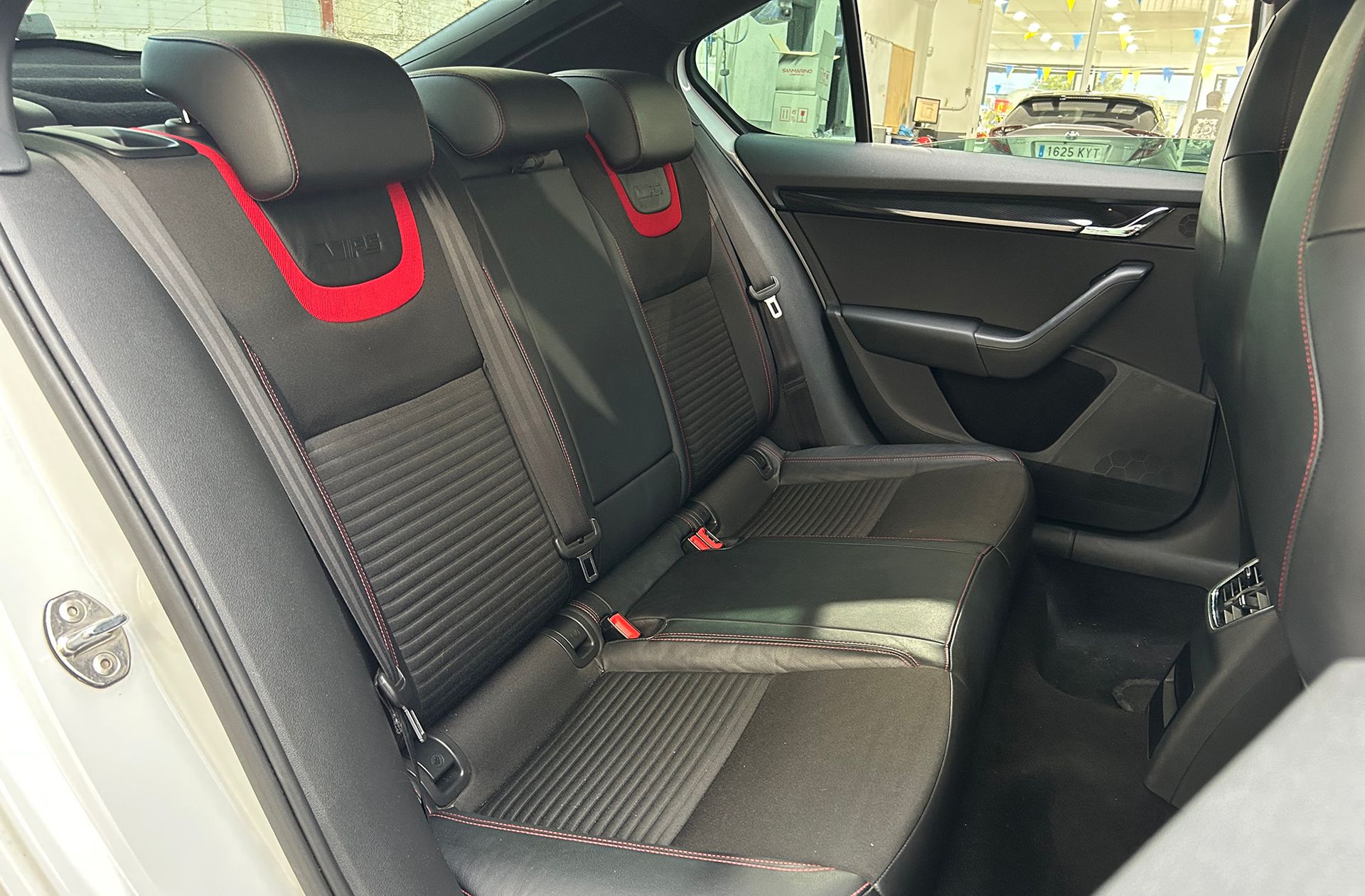 Škoda Octavia 2.0 TDI RS DSG - foto 14