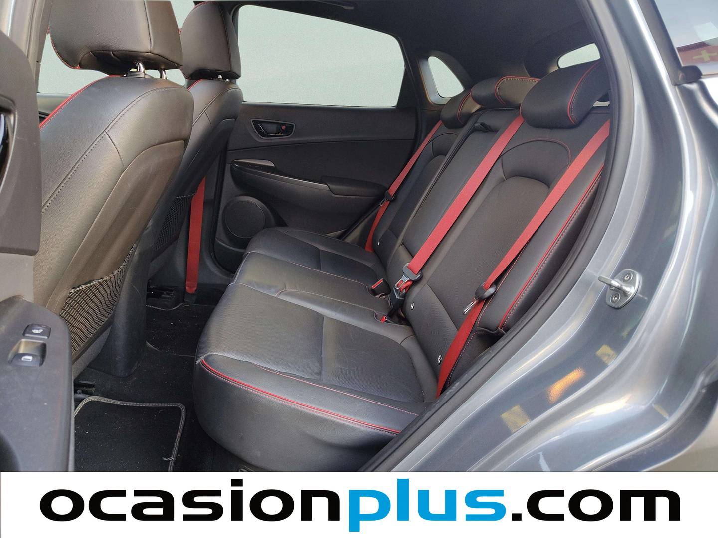 Foto asientos traseros Hyundai Kona Hyundai Kona 1.6 GDI HEV Style Sky Red DT (141 CV)