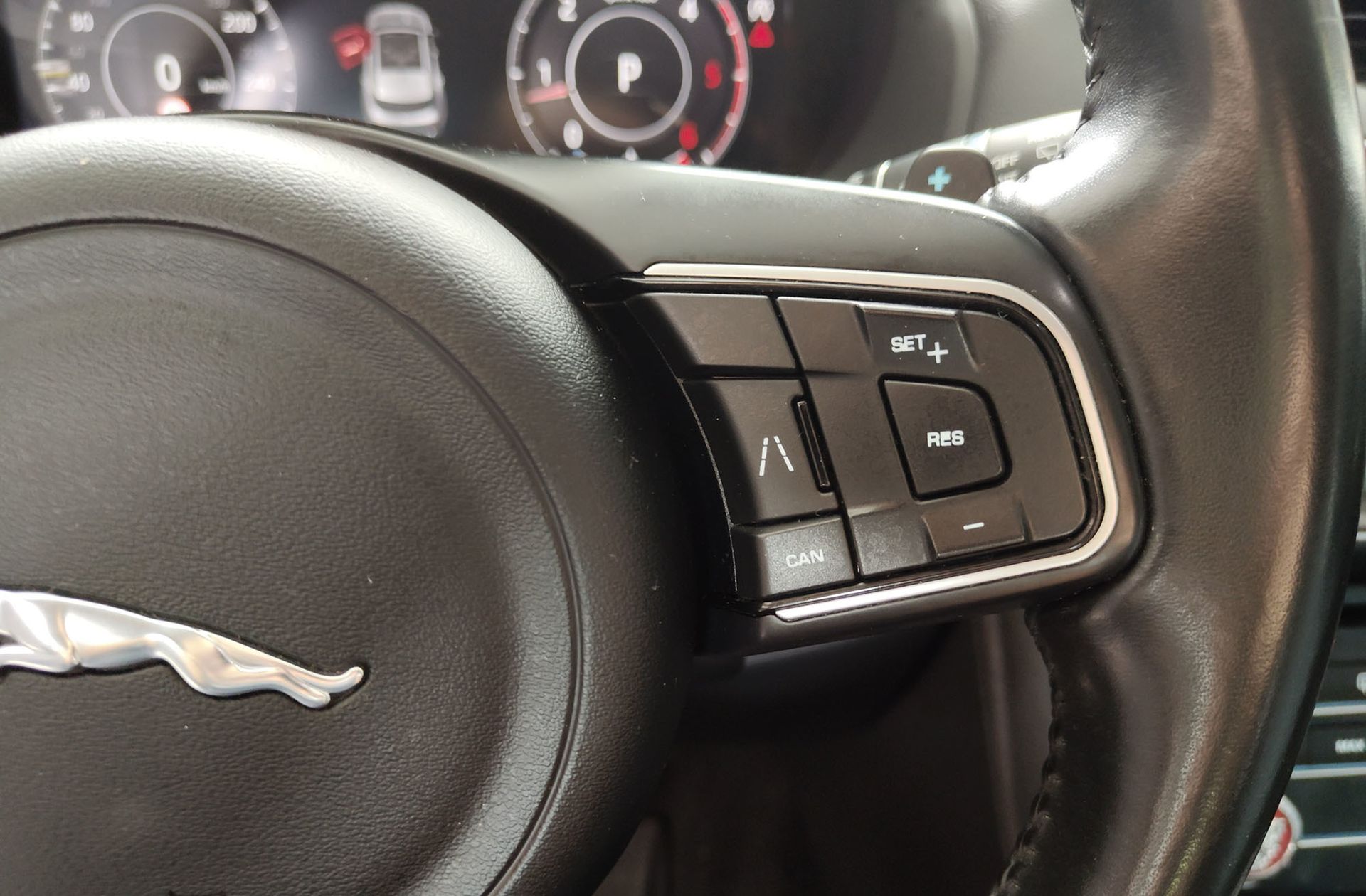 Jaguar F-Pace 2.0L i4D Pure AWD - foto 26