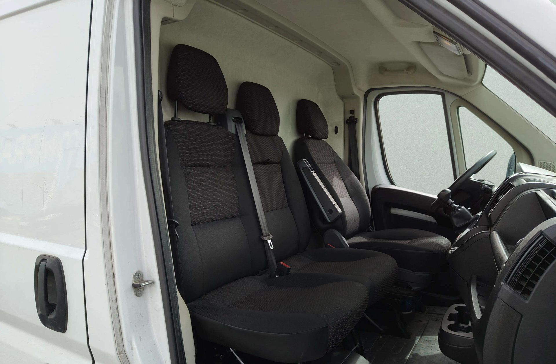 Peugeot Boxer Furgon BlueHDi 140 335 L3H2 - foto 14
