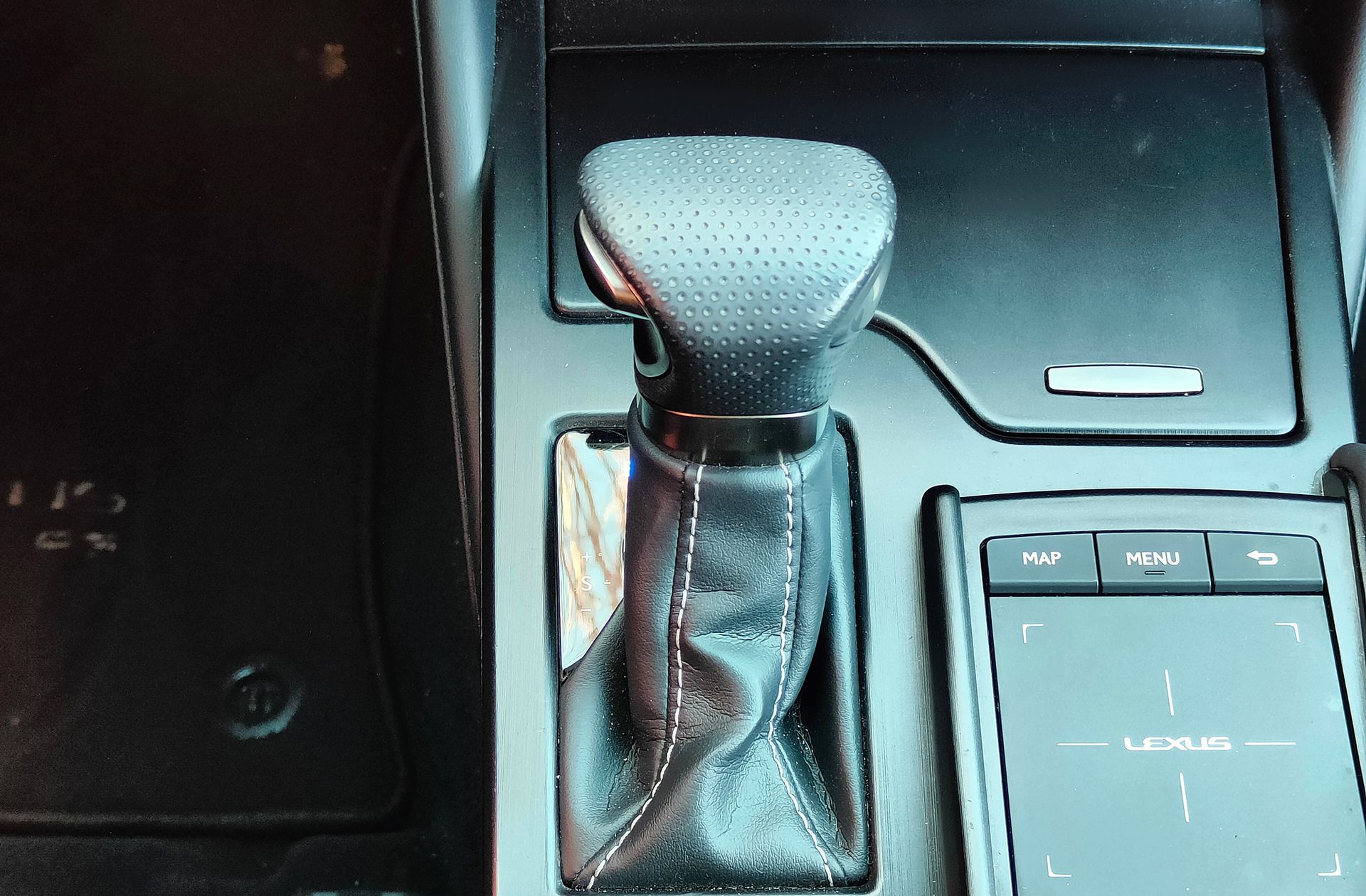 Lexus ES 300h F Sport - foto 5