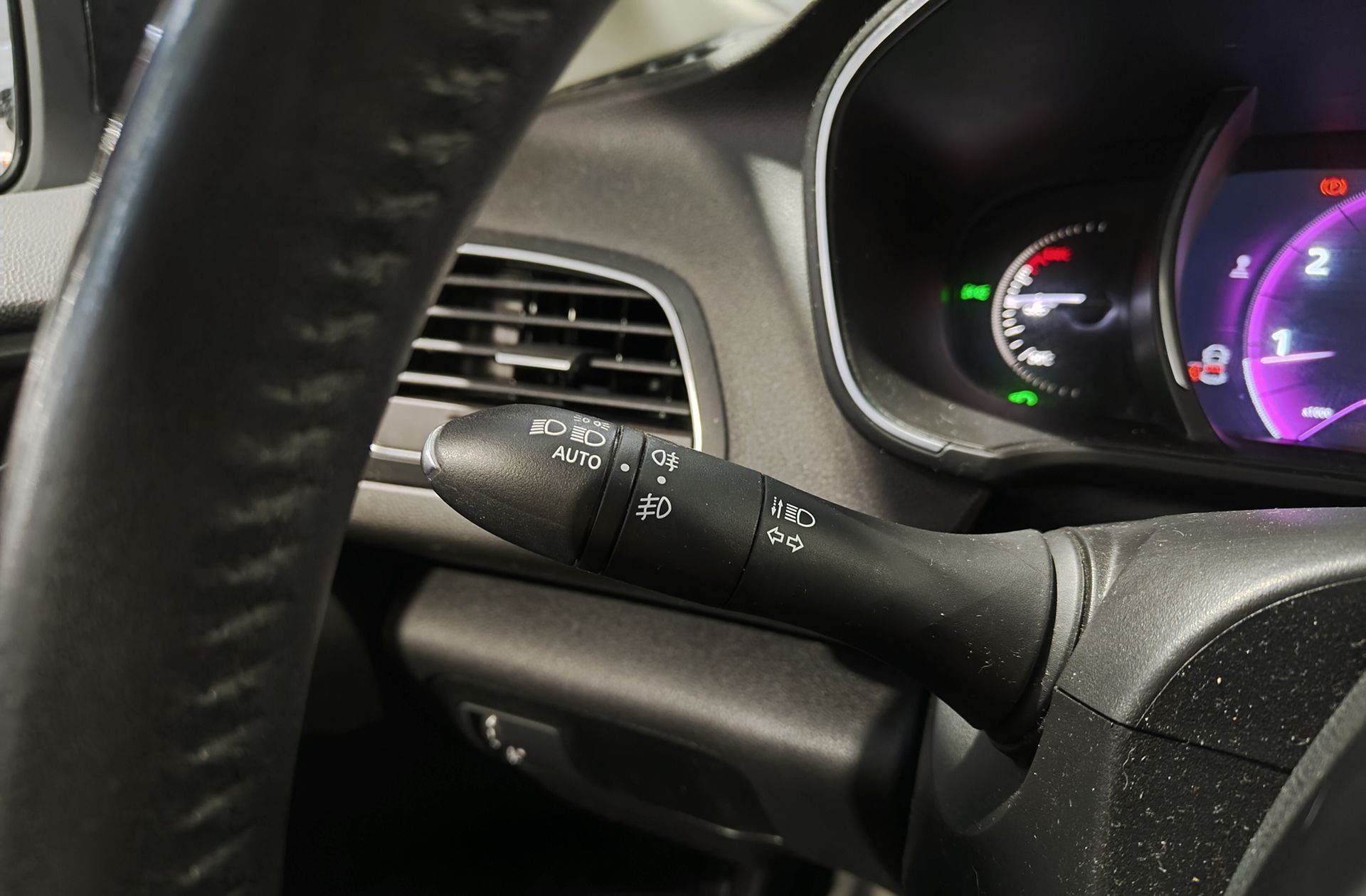 Renault Mégane Limited TCe GPF - foto 22