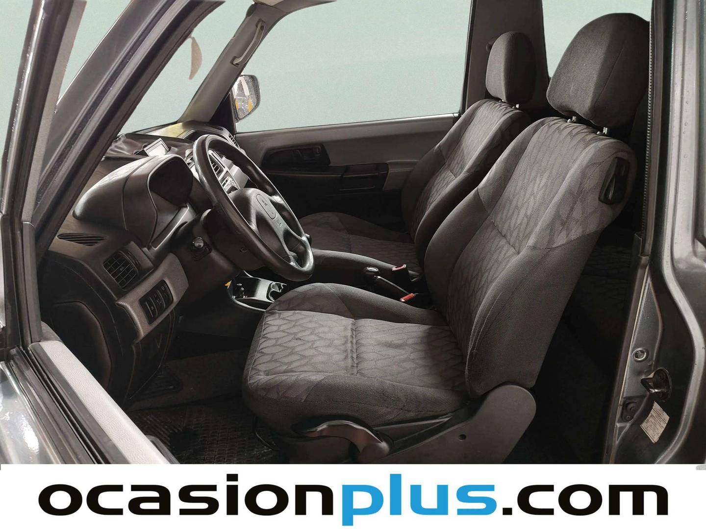 Foto asientos delanteros Mitsubishi Montero iO Mitsubishi Montero IO 1.8 GDI Plus  (120 CV)