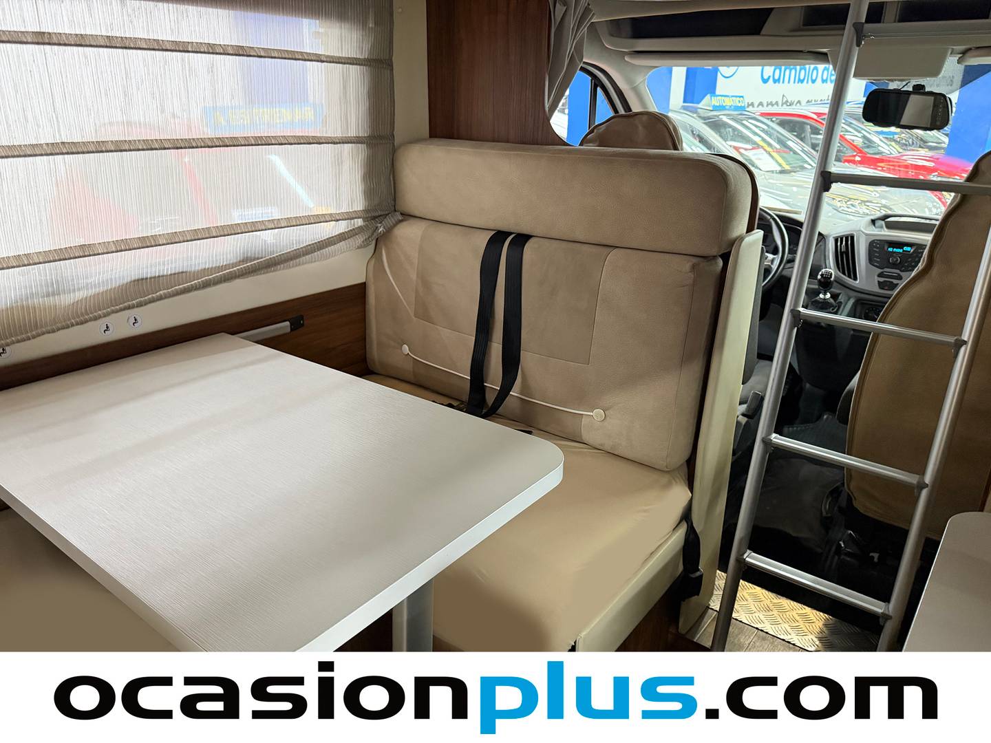 Foto asientos traseros Nobel Art A8000 Elegance Continental 277M 125 kW (170 CV) Nobel Art A8000 Elegance Continental 277M 125 kW (170 CV) 6 Plazas
