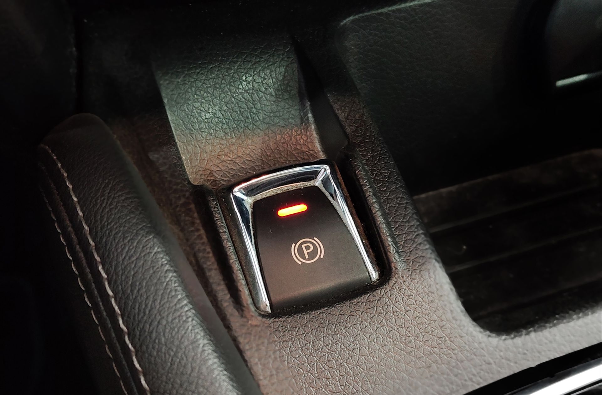 Nissan Qashqai DIG-T 115 N-Connecta Xtronic - foto 37