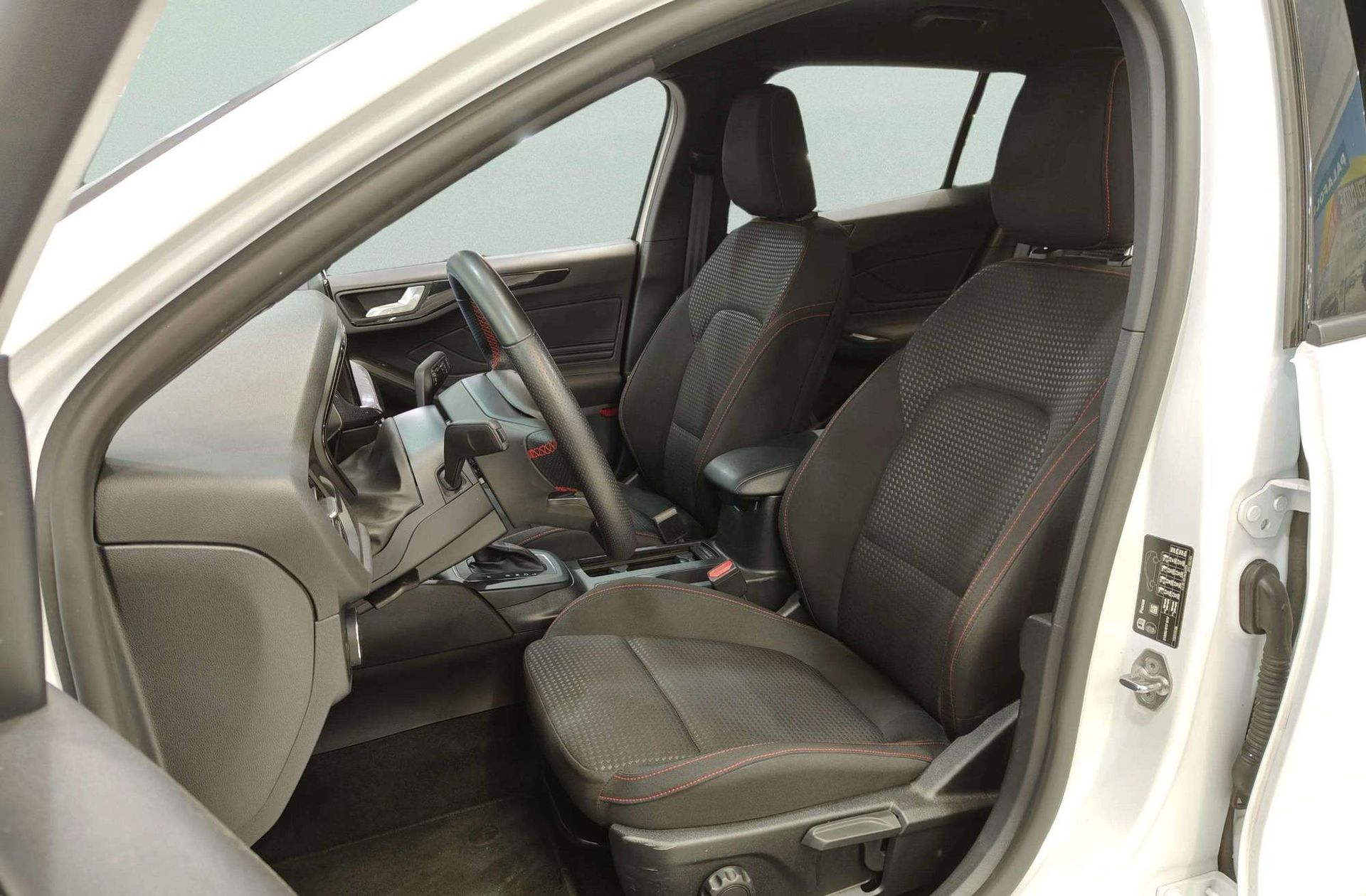 Ford Focus 1.0 EcoBoost MHEV ST-Line - foto 14