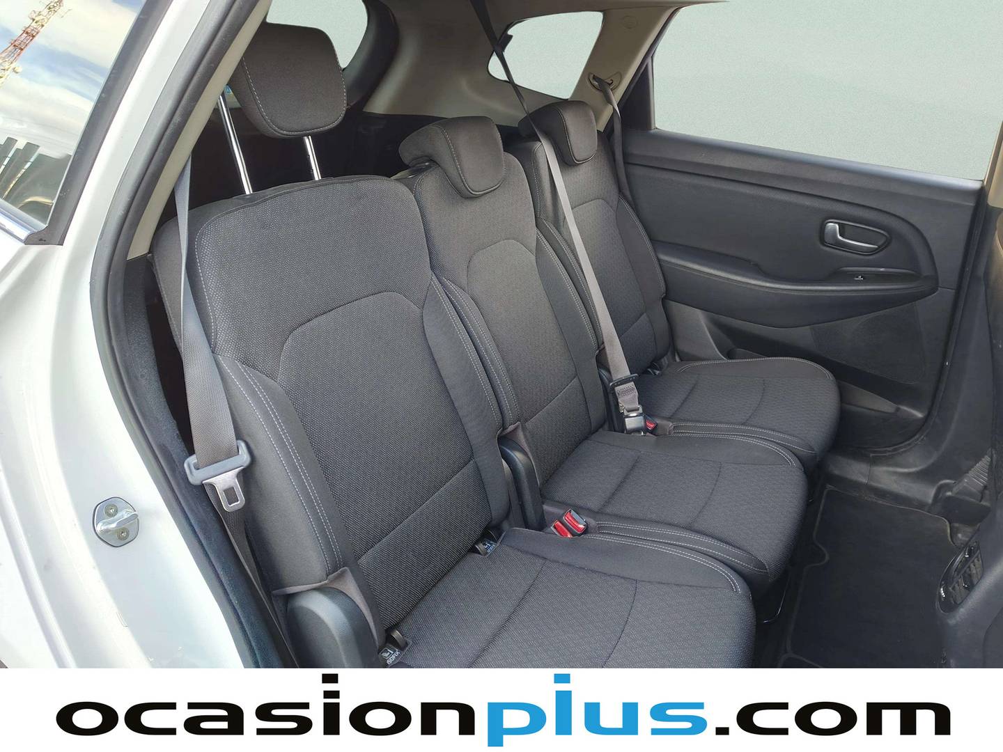 Foto asientos traseros KIA Carens Kia Carens 1.6 GDi Drive (135 CV)