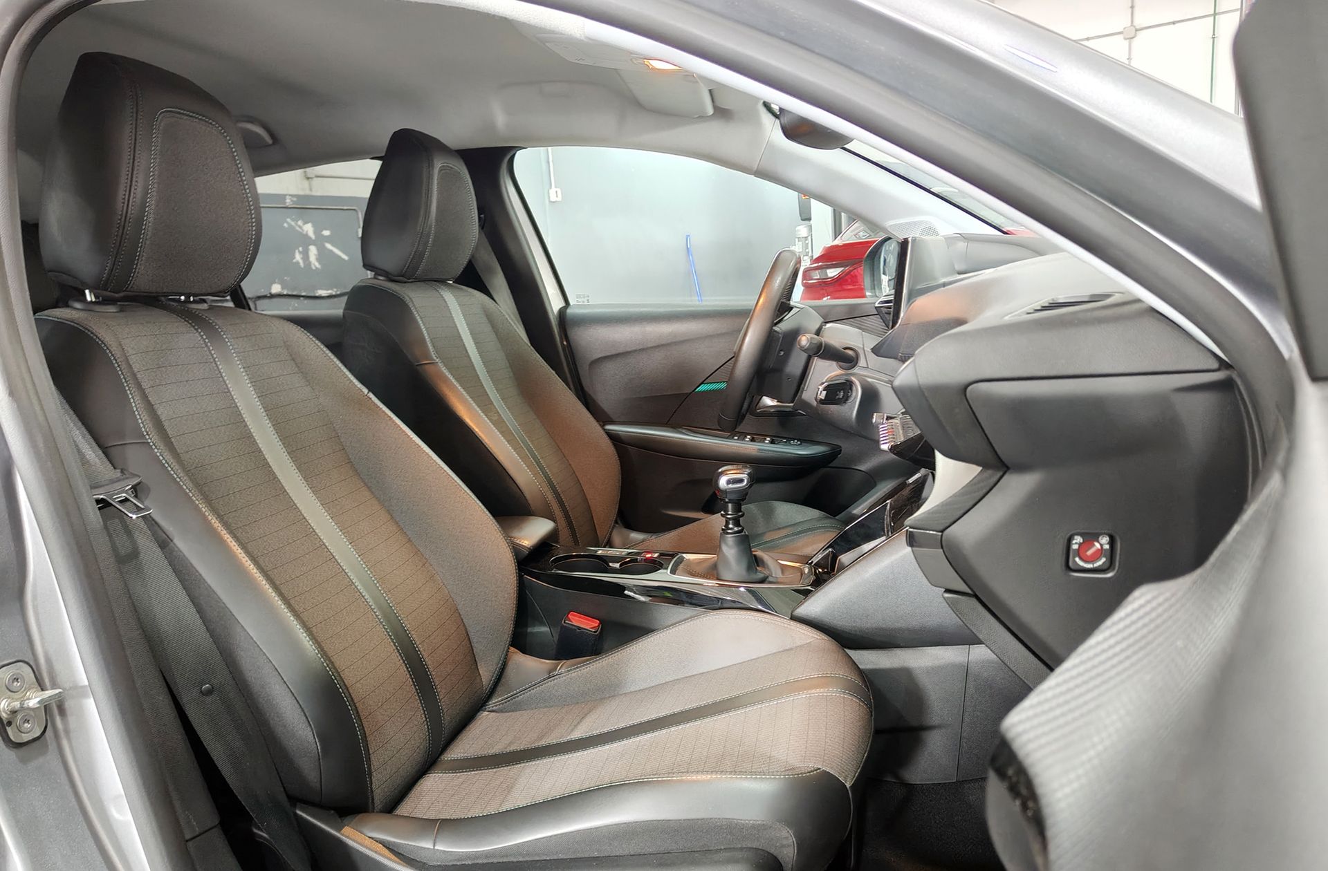 Peugeot 208 PureTech 100 Allure - foto 18