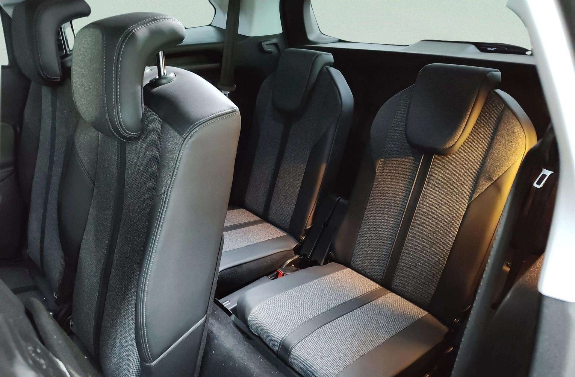 Peugeot 5008 PureTech 130 Allure EAT8 - foto 15