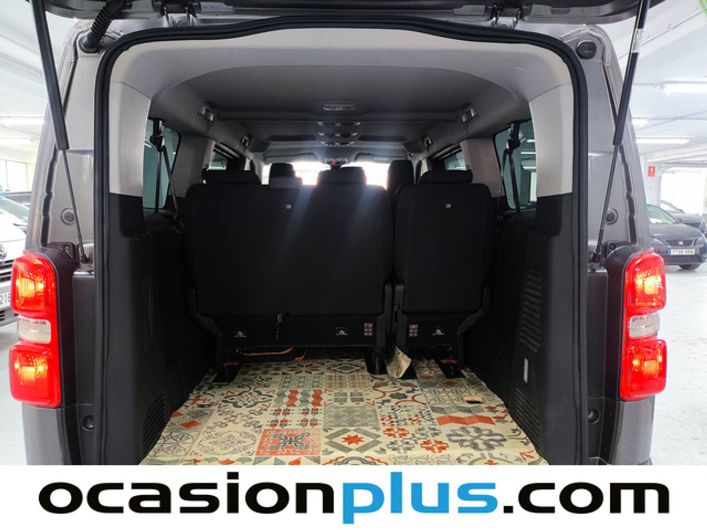 Foto Peugeot Traveller Peugeot Traveller 1.6 BlueHDi Business Long (115 CV) 9 Plazas siete plazas