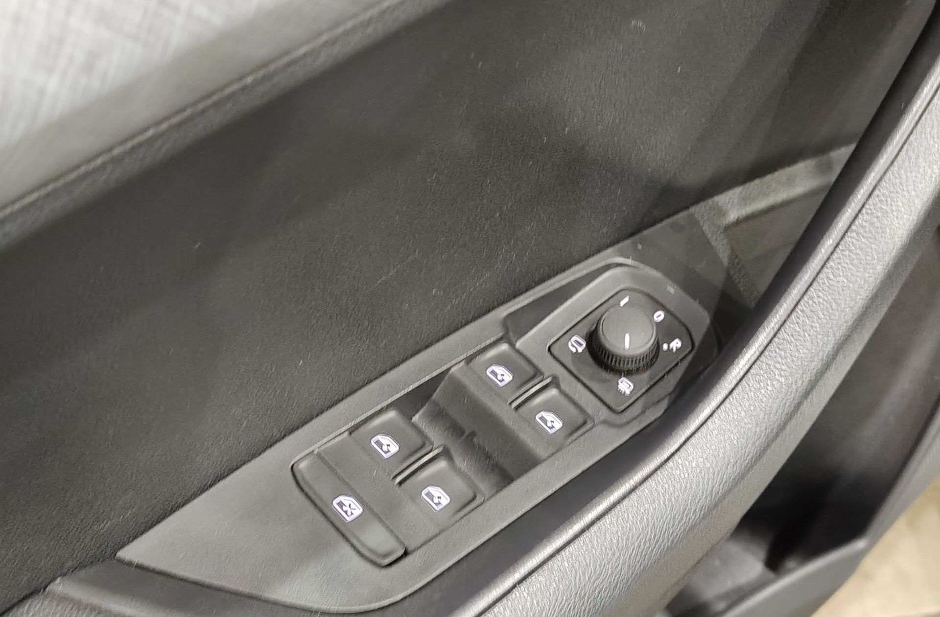 Škoda Karoq 2.0 TDI Selection - foto 36