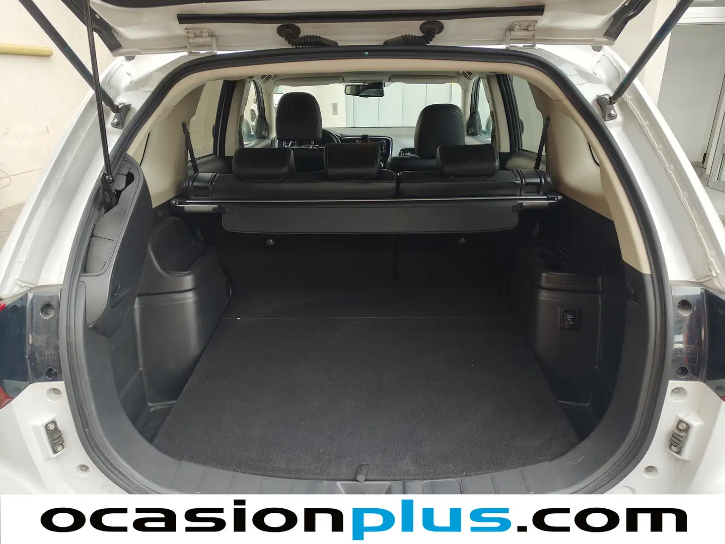 Foto Mitsubishi Outlander Mitsubishi Outlander 2.0 PHEV Kaiteki 4WD Auto (203 CV)