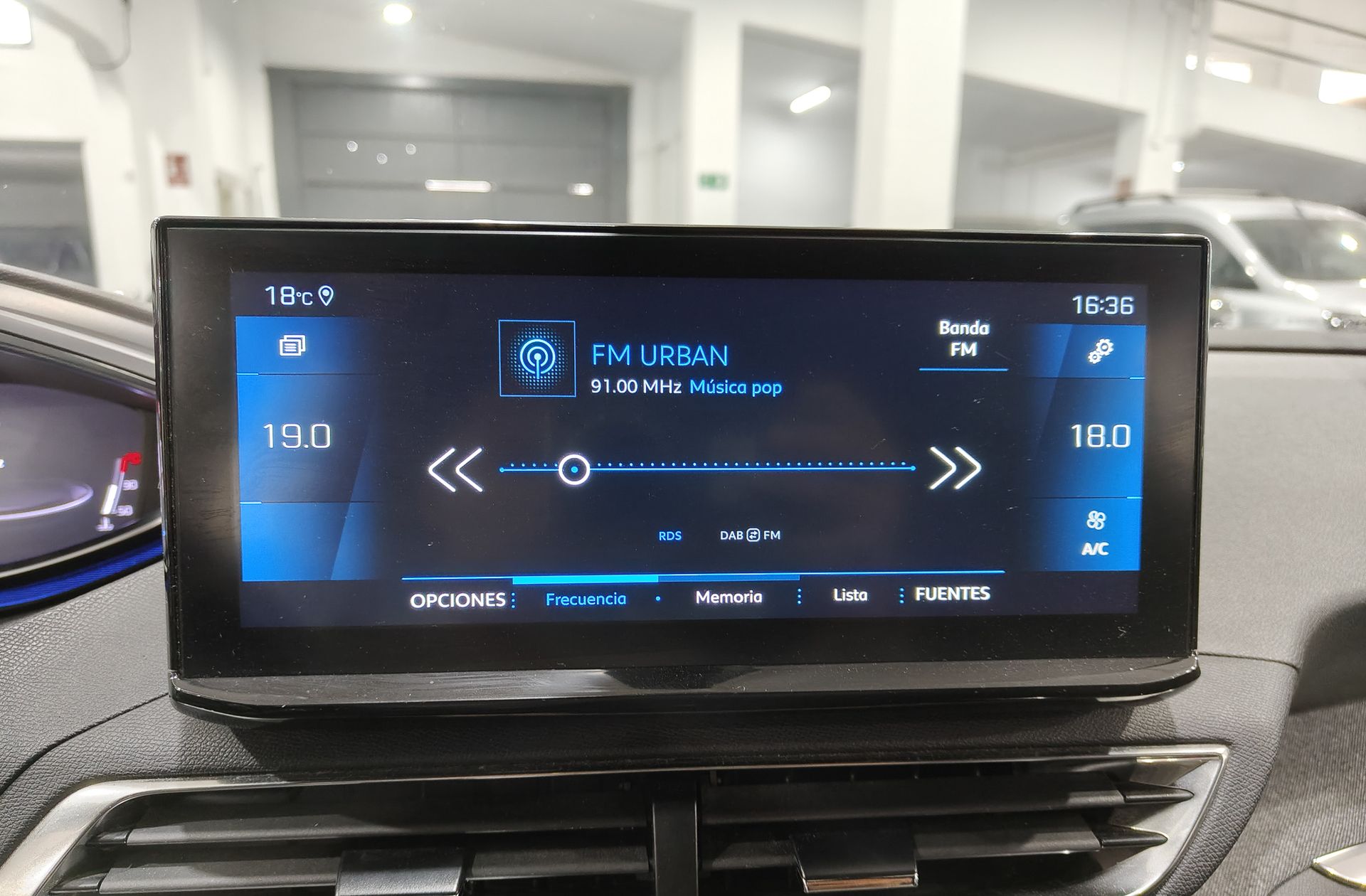 Peugeot 5008 PureTech 130 Allure Pack EAT8 7 plazas - foto 36